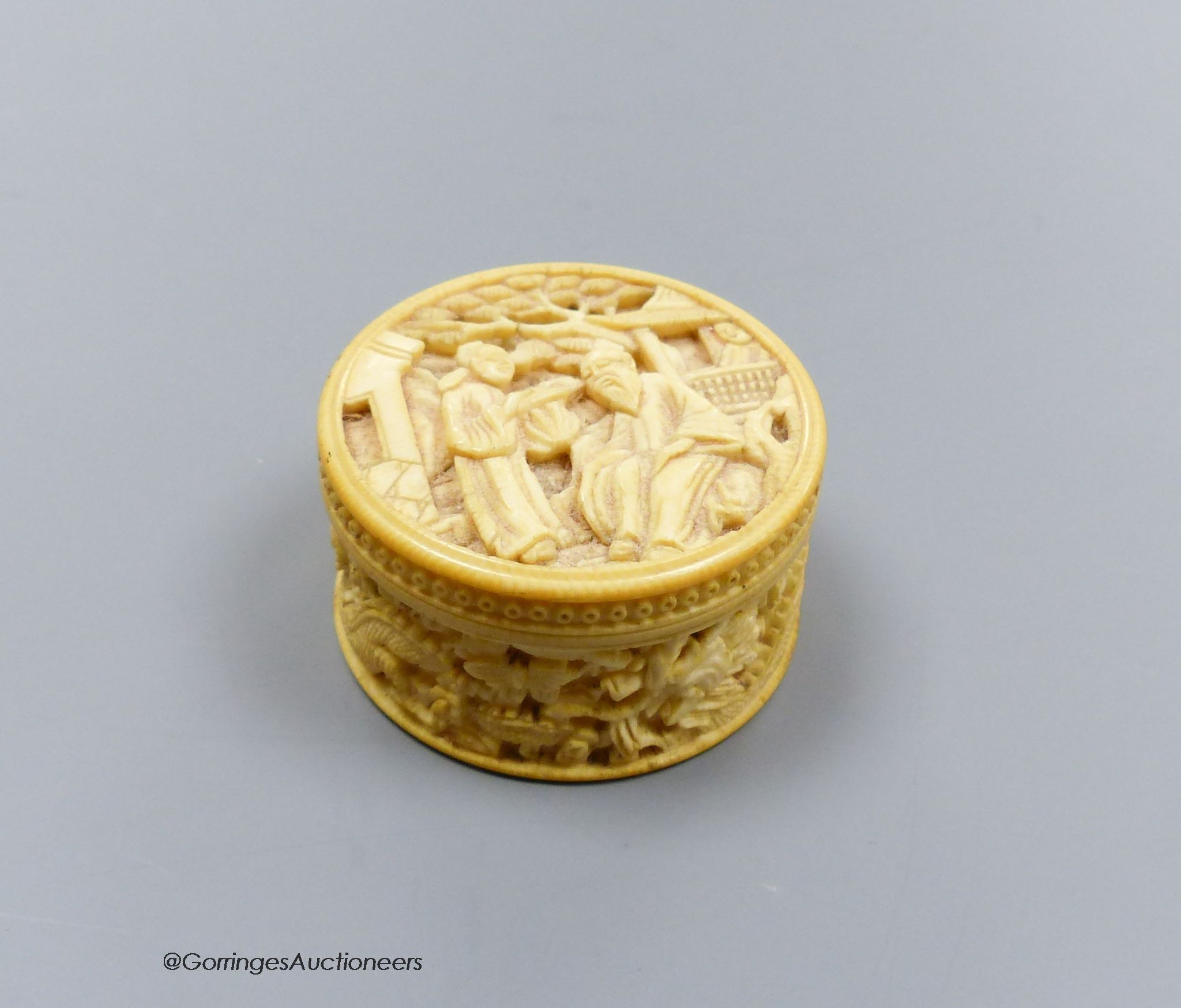 A Chinese circular carved ivory box, 19th century, diameter 4cm                                                                                                                                                             