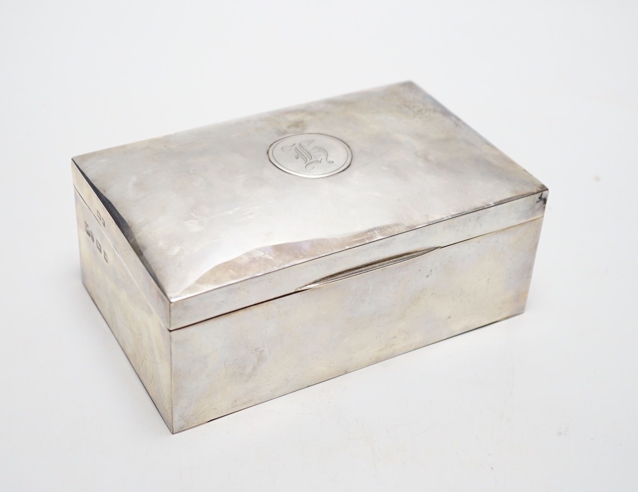A George V silver mounted rectangular cigarette box, Martin Hall & Co Ltd, Birmingham, 1918, 16.7cm.                                                                                                                        