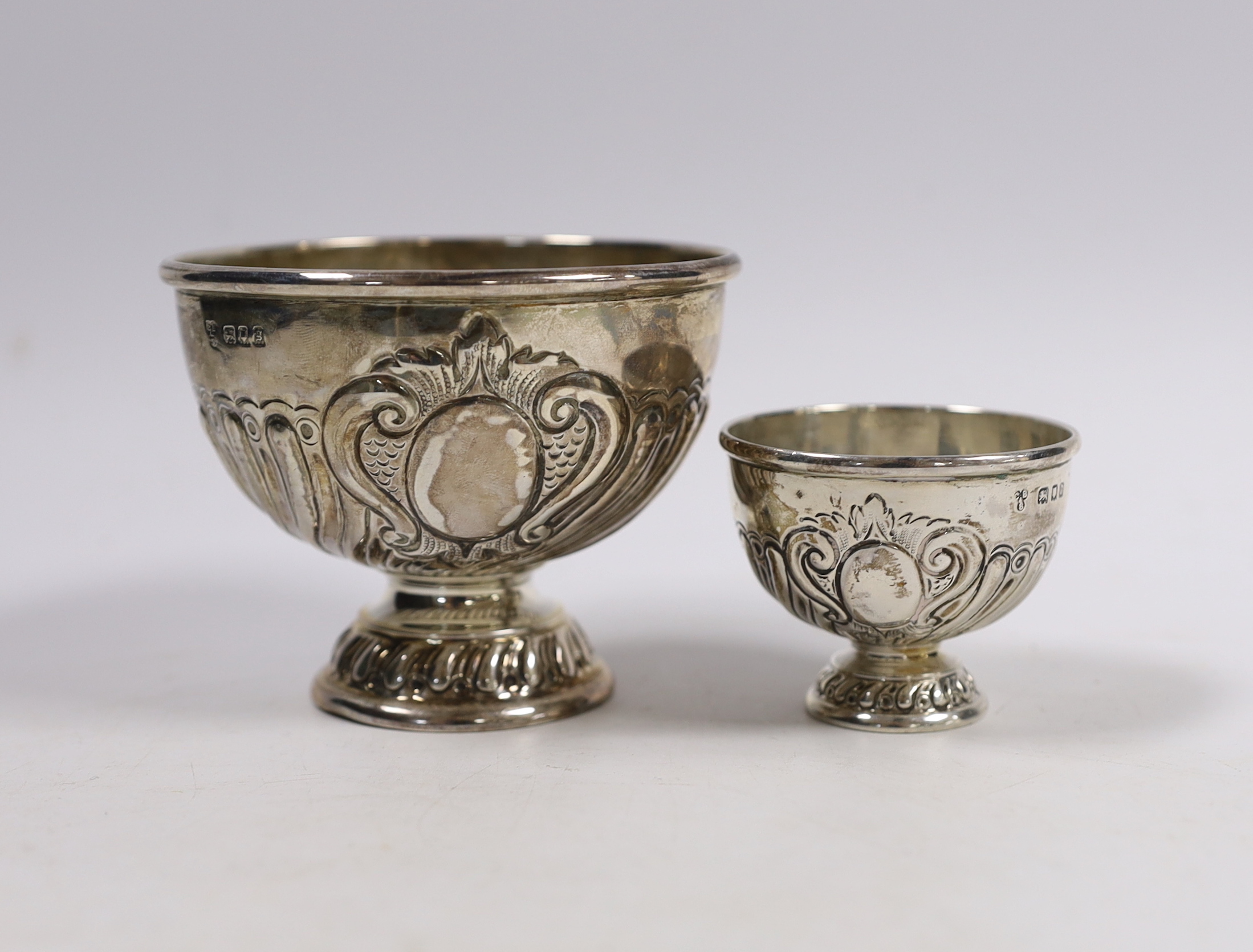 Two George V graduated small repousse silver rose bowls, Charles Boyton & Sons Ltd, London, 1919 & 1922, tallest 7cm.                                                                                                       