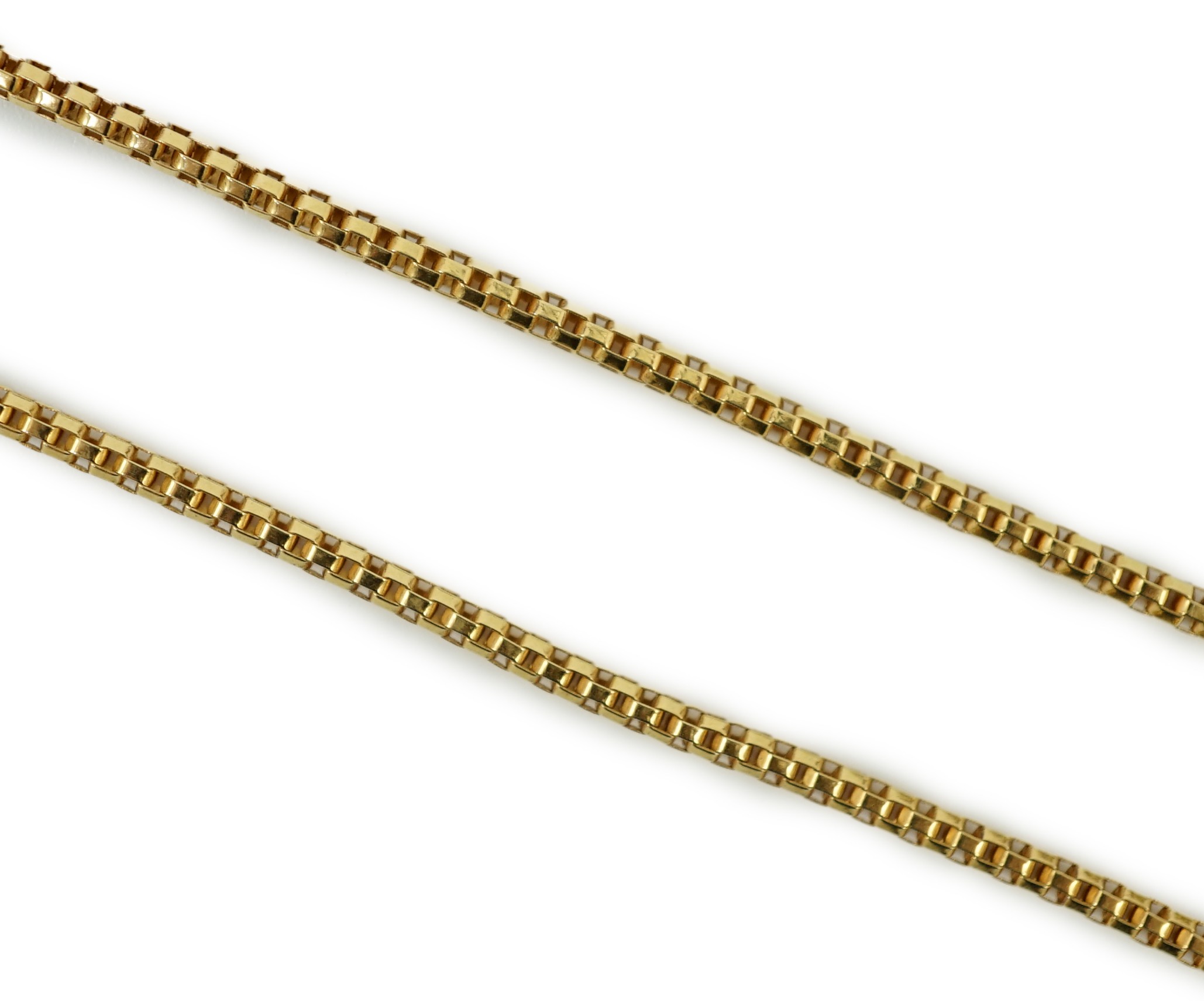 A modern 750 yellow metal chain, 48cm, 7.5 grams.                                                                                                                                                                           