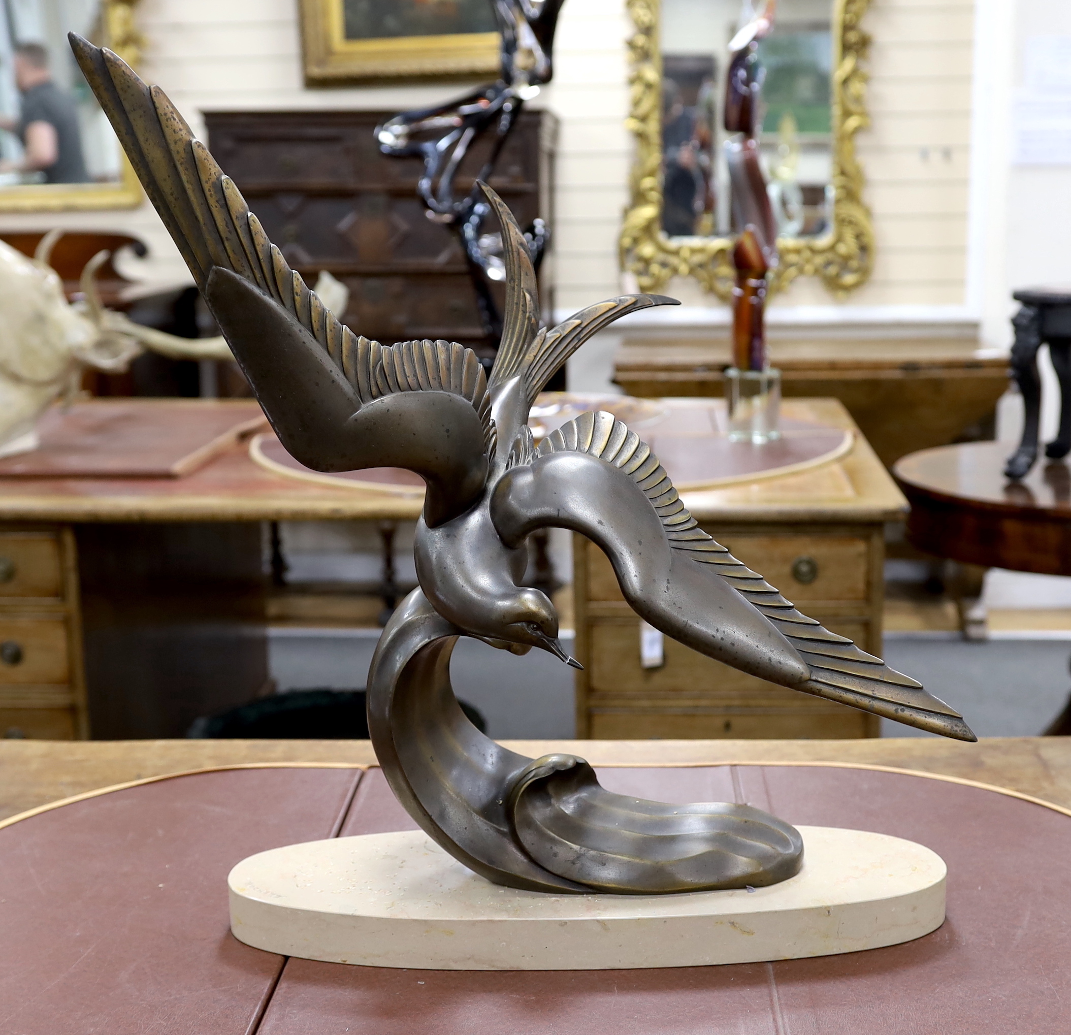 Richard- An Art Deco bronzed spelter gull on marble base, 50 cms wide                                                                                                                                                       