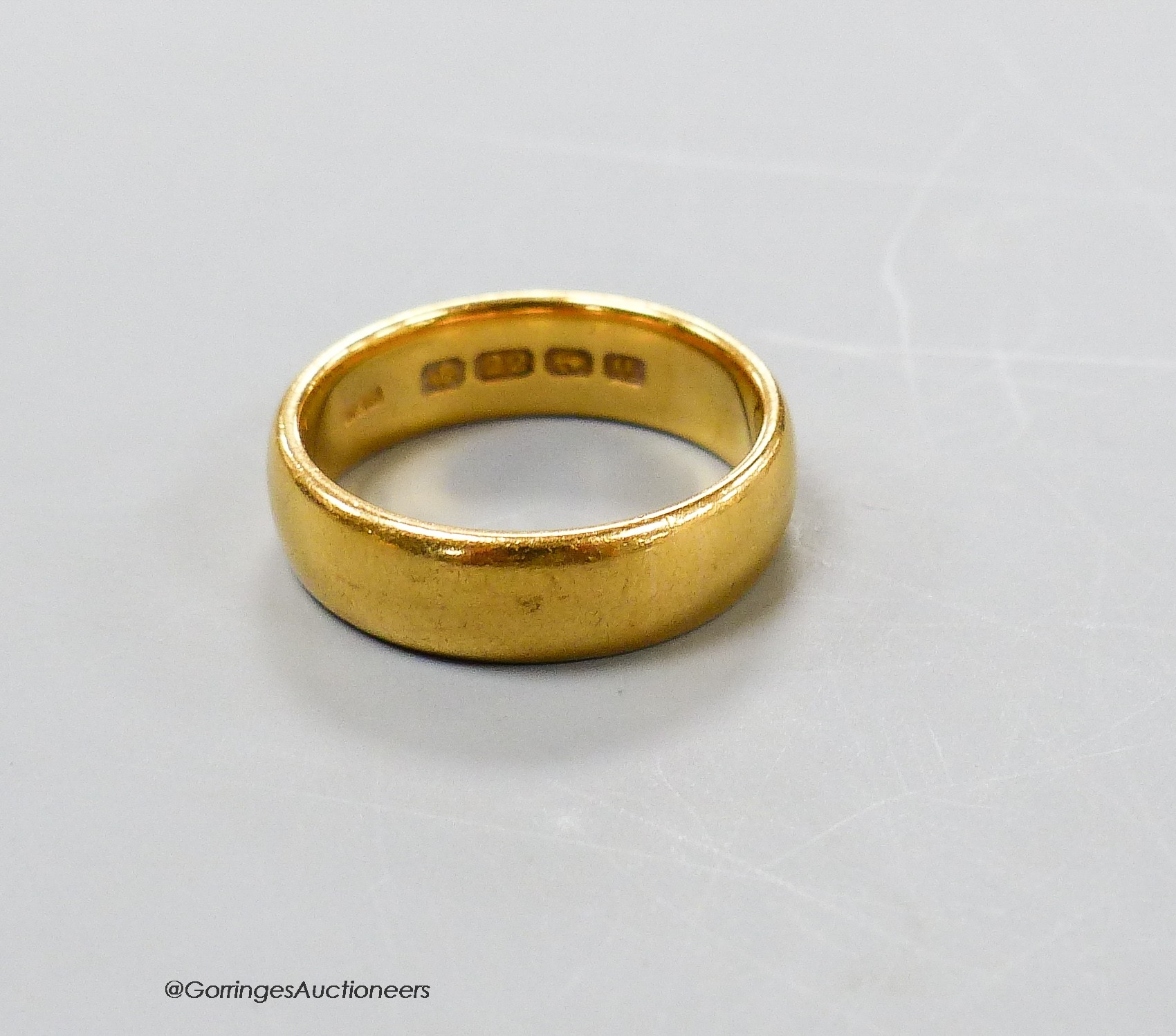 A George V 22ct gold wedding band, size Q, 9.3 grams.                                                                                                                                                                       