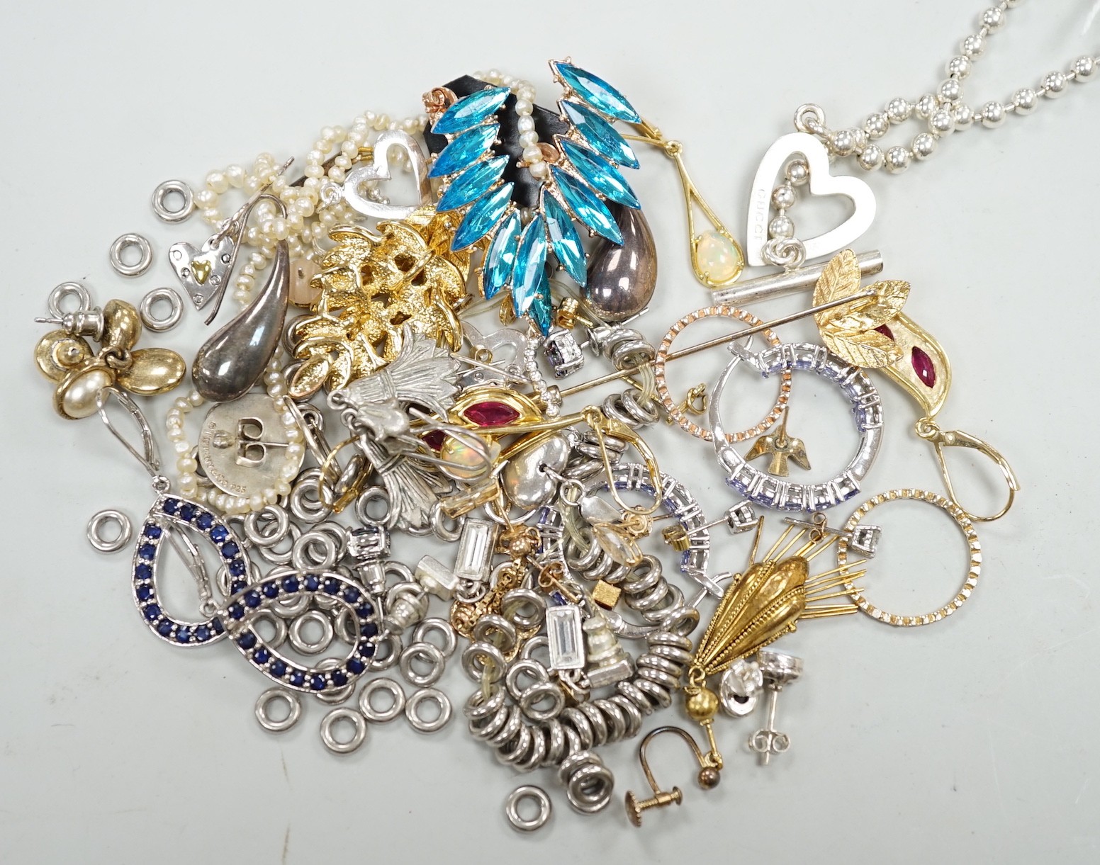 A modern Italian Gucci silver bead bracelet, approx. 18.5cm and a group of sundry minor jewellery.                                                                                                                          