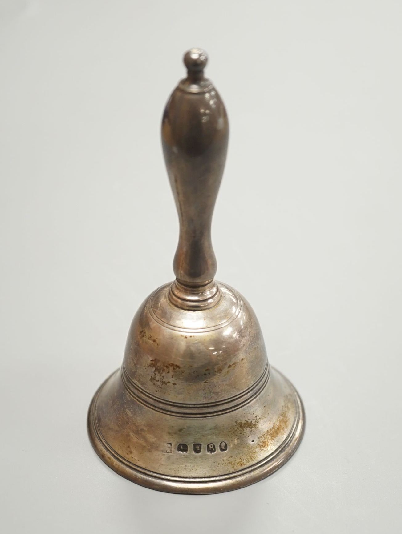 A George III silver hand bell, London, 1812, 11.5cm.                                                                                                                                                                        