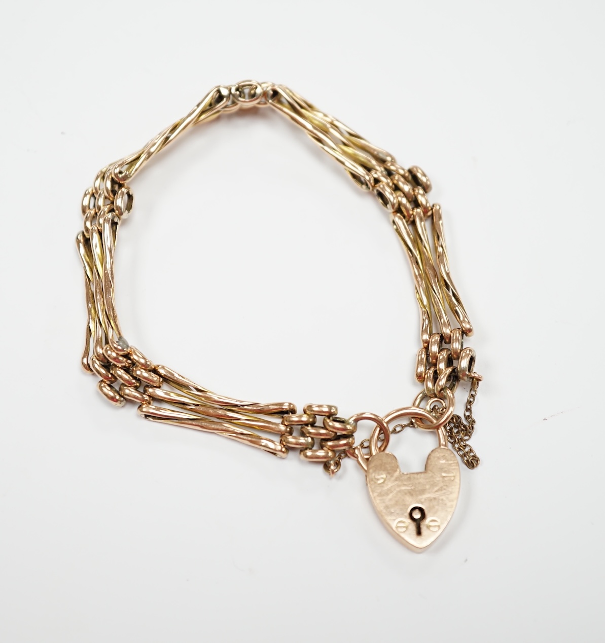 A 9ct gate link bracelet, with heart shaped padlock clasp, 18cm, 10.3 grams.                                                                                                                                                