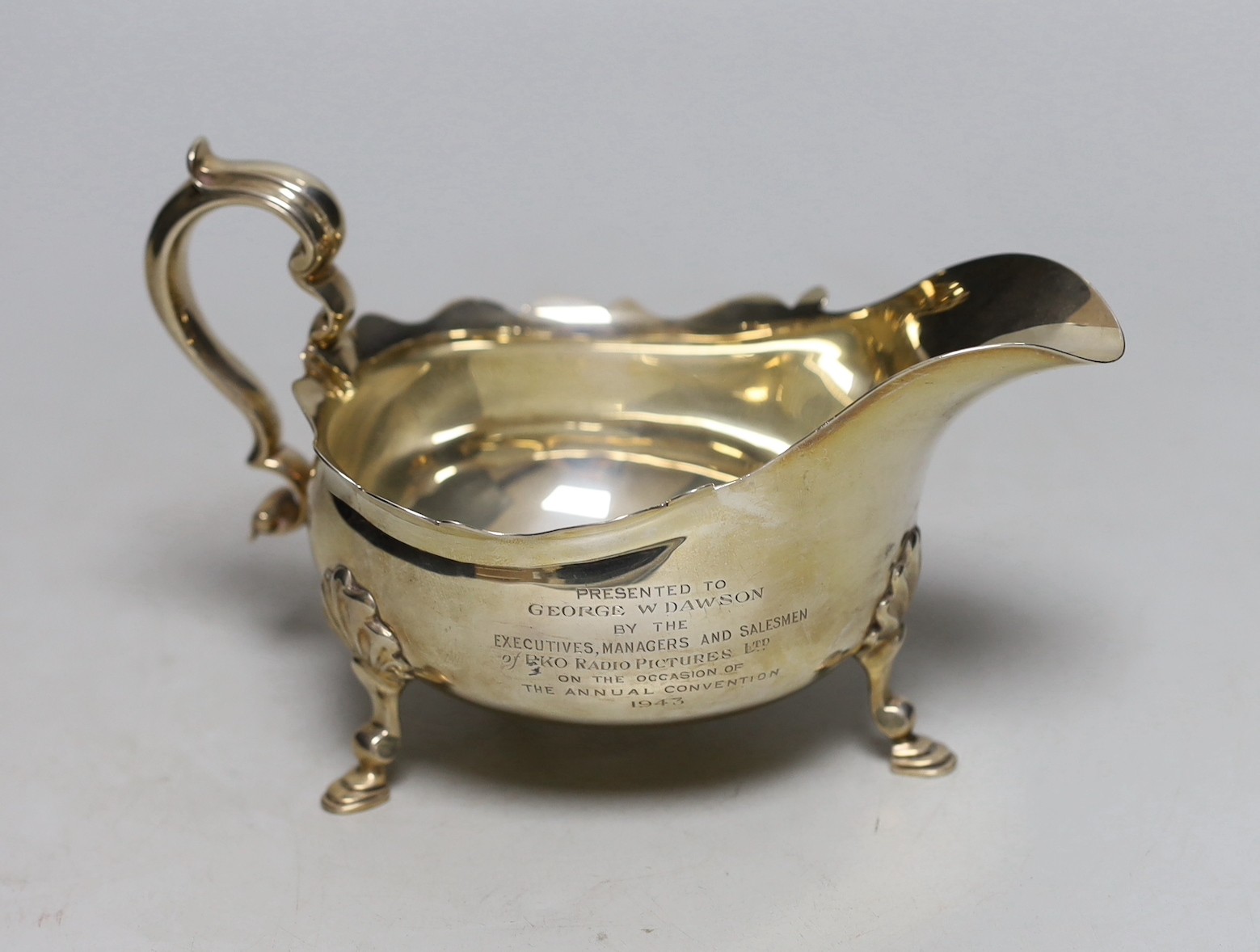An Edwardian silver sauceboat, maker's mark rubbed, London, 1908, length 18cm, 10.1oz.                                                                                                                                      