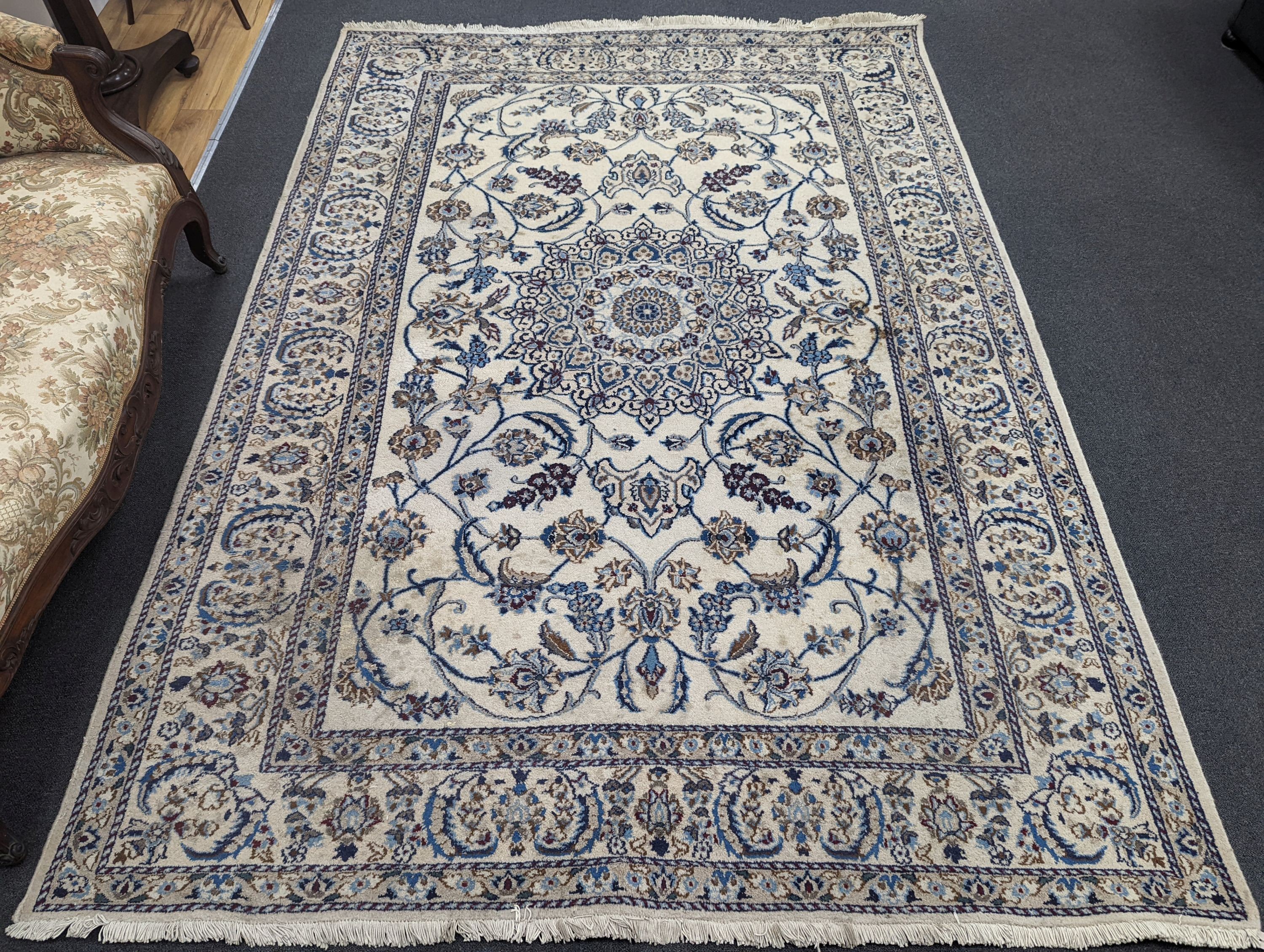 An ivory ground Nain carpet, 290 x 205cm                                                                                                                                                                                    