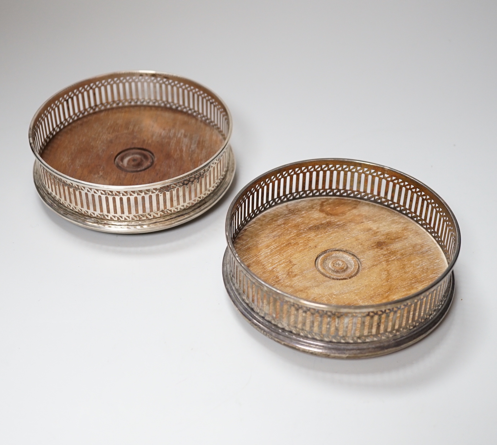 A pair of Elizabeth II silver mounted mahogany wine coasters, with pierced sides, London 1986, 12.5cm                                                                                                                       