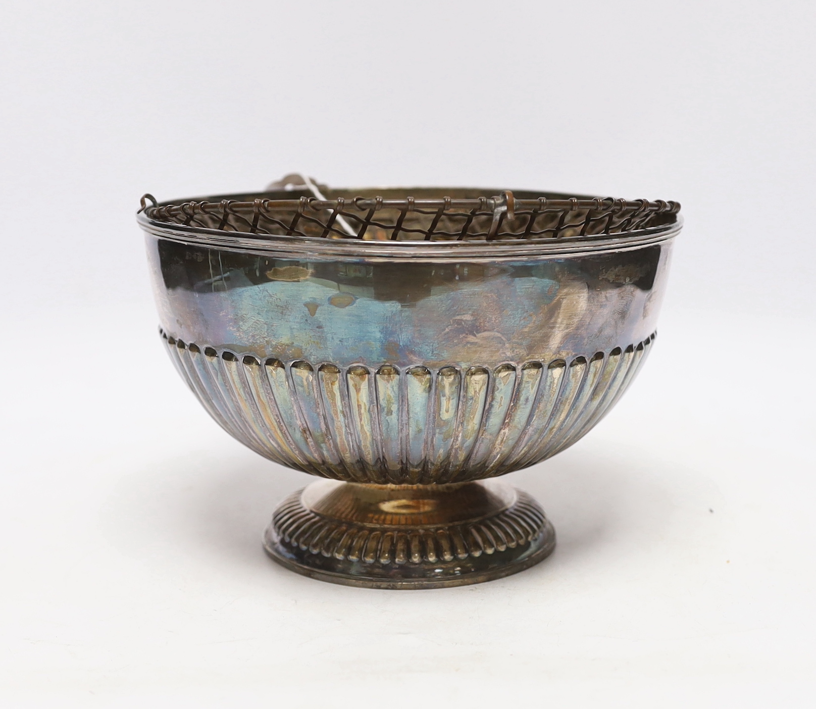An Edwardian demi-fluted silver rose bowl, William Hutton & Sons, Ltd, London, 1904, diameter 20.9cm, 16.7oz.                                                                                                               
