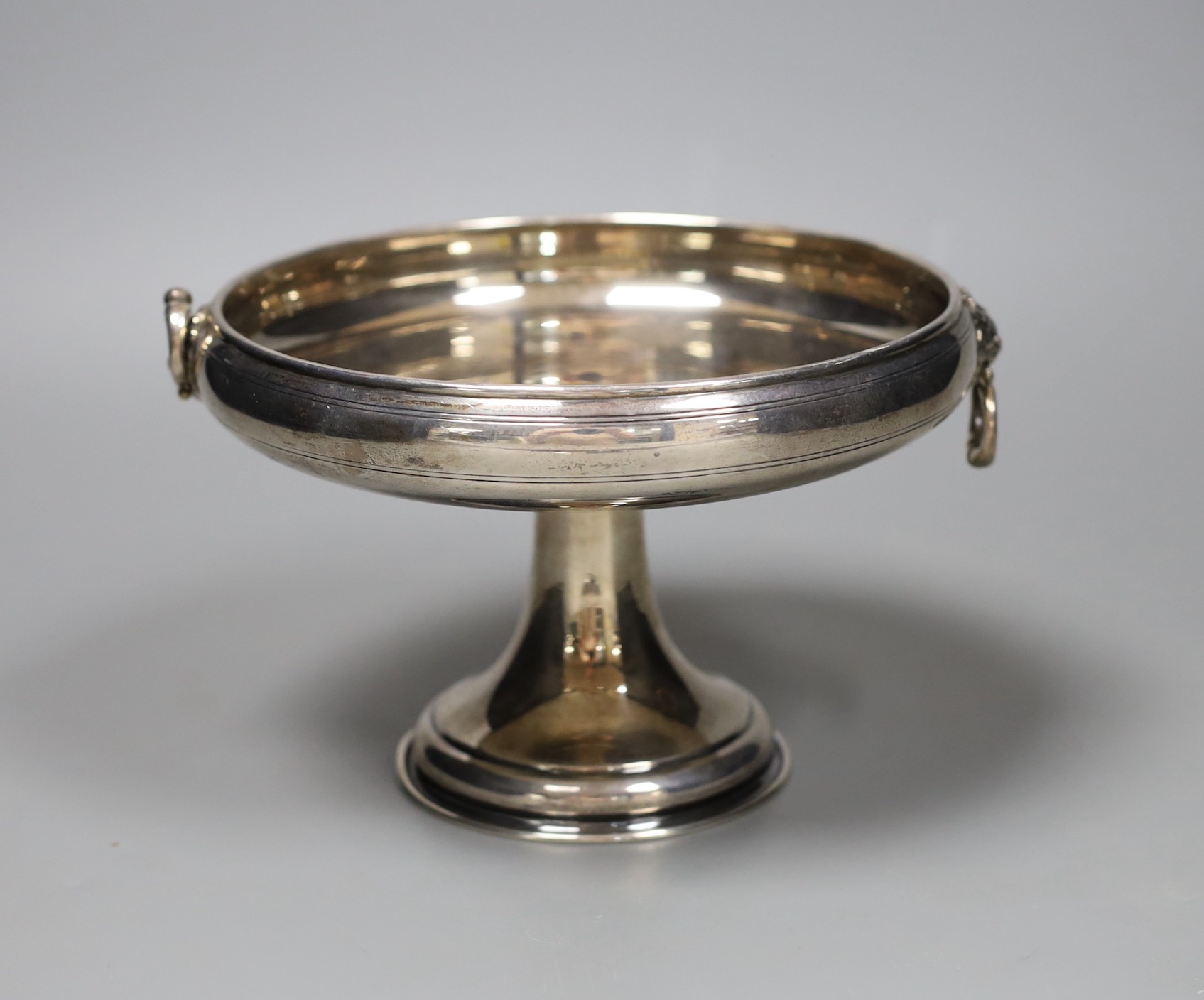 A George V silver pedestal bowl, with lion-mask handles, London 1924, 18cm. diam.                                                                                                                                           