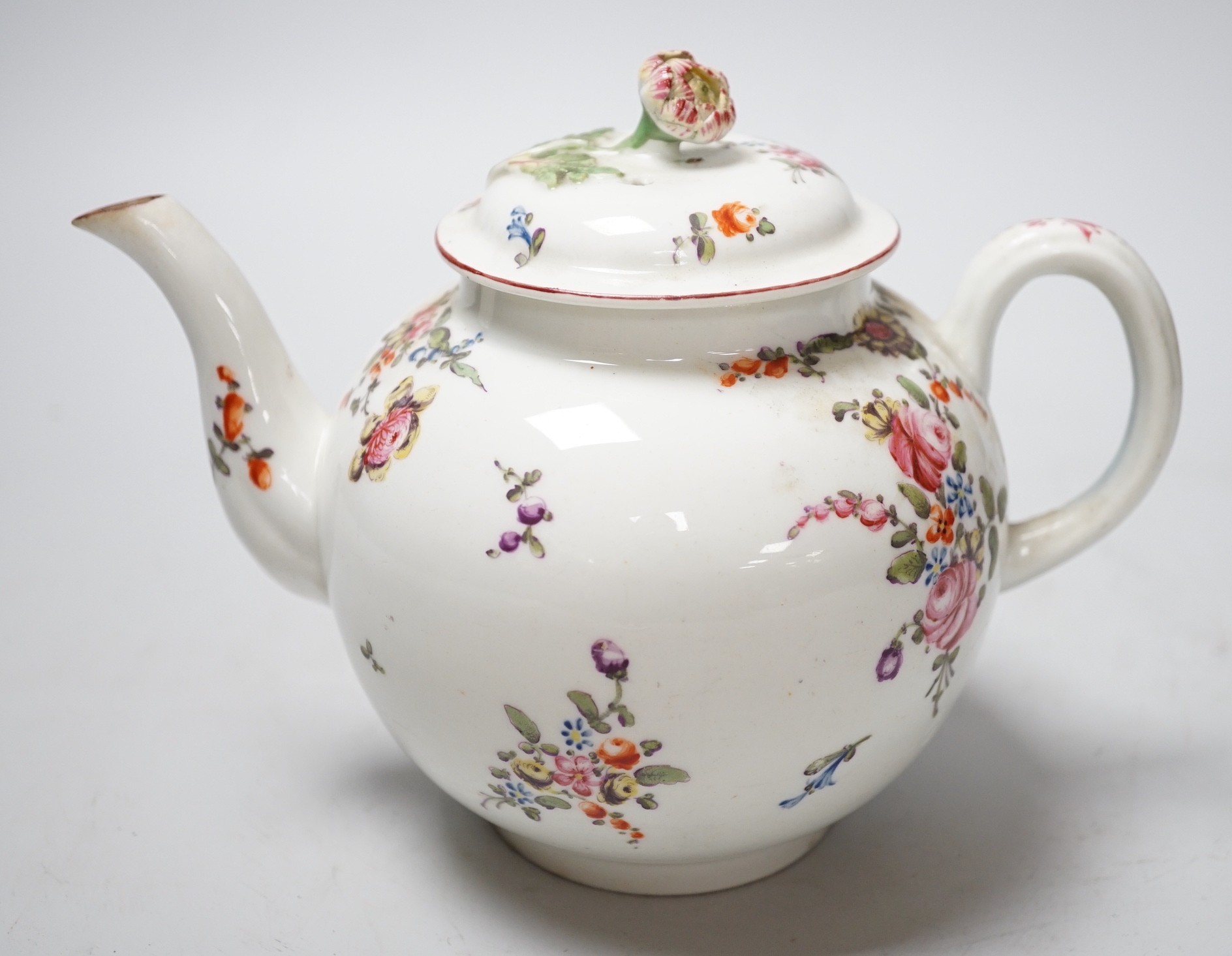 A Worcester teapot and cover, c.1780, 15cms high                                                                                                                                                                            