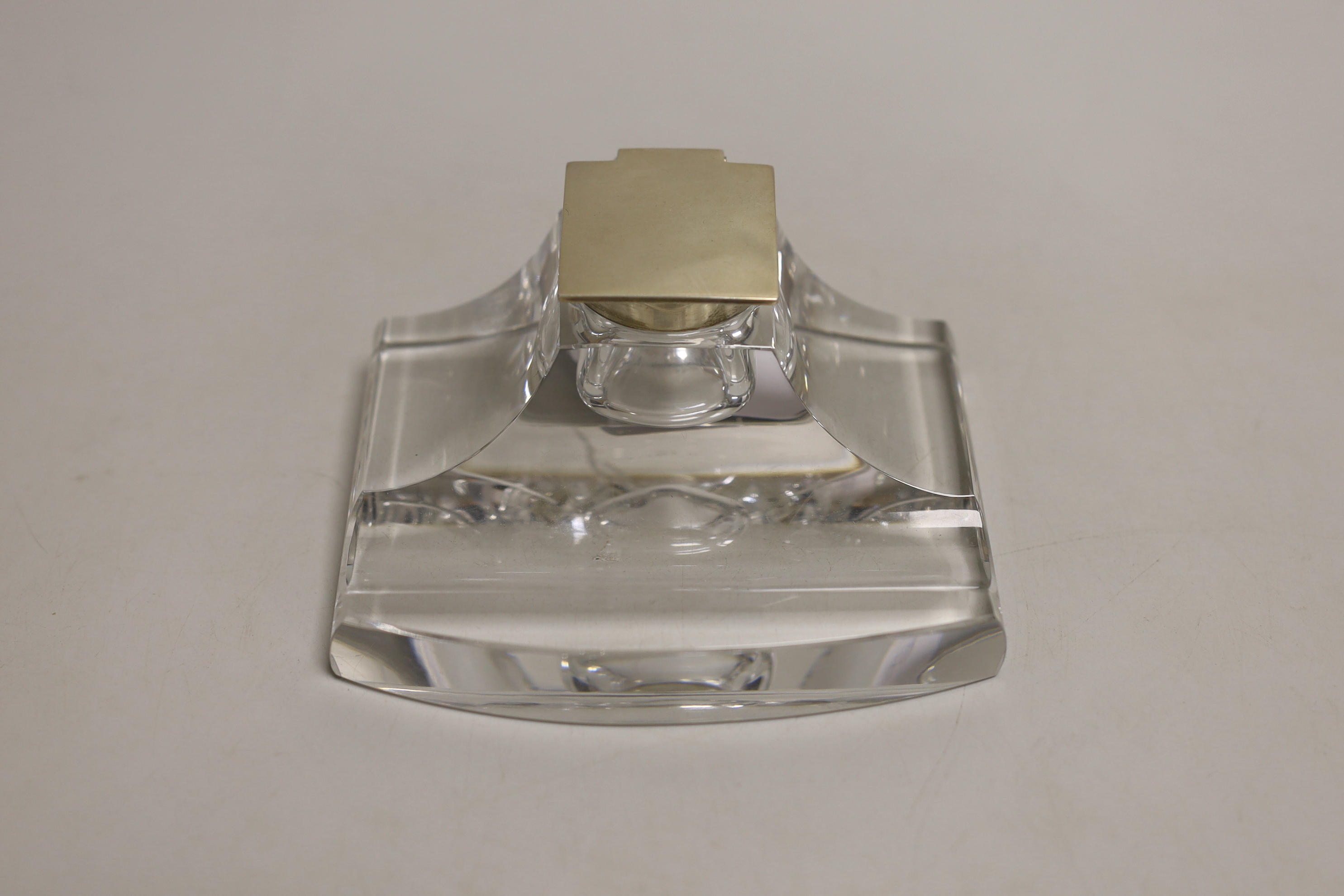 A George V silver mounted glass inkstand, John Grinsell & Sons, Birmingham, 1913, 12.8cm.                                                                                                                                   
