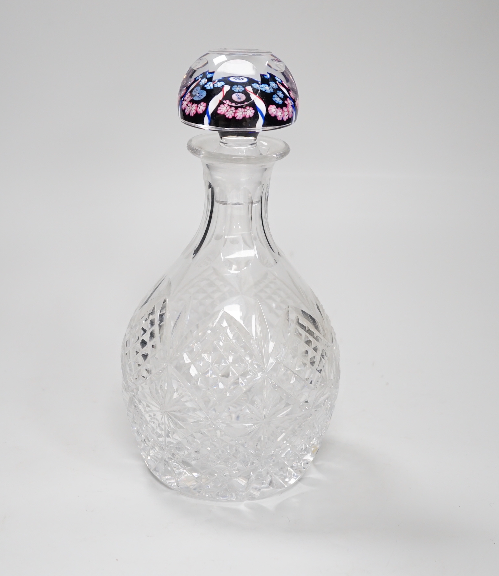 A Whitefriars royal commemorative lead crystal decanter with stopper, 1977, 25cm                                                                                                                                            
