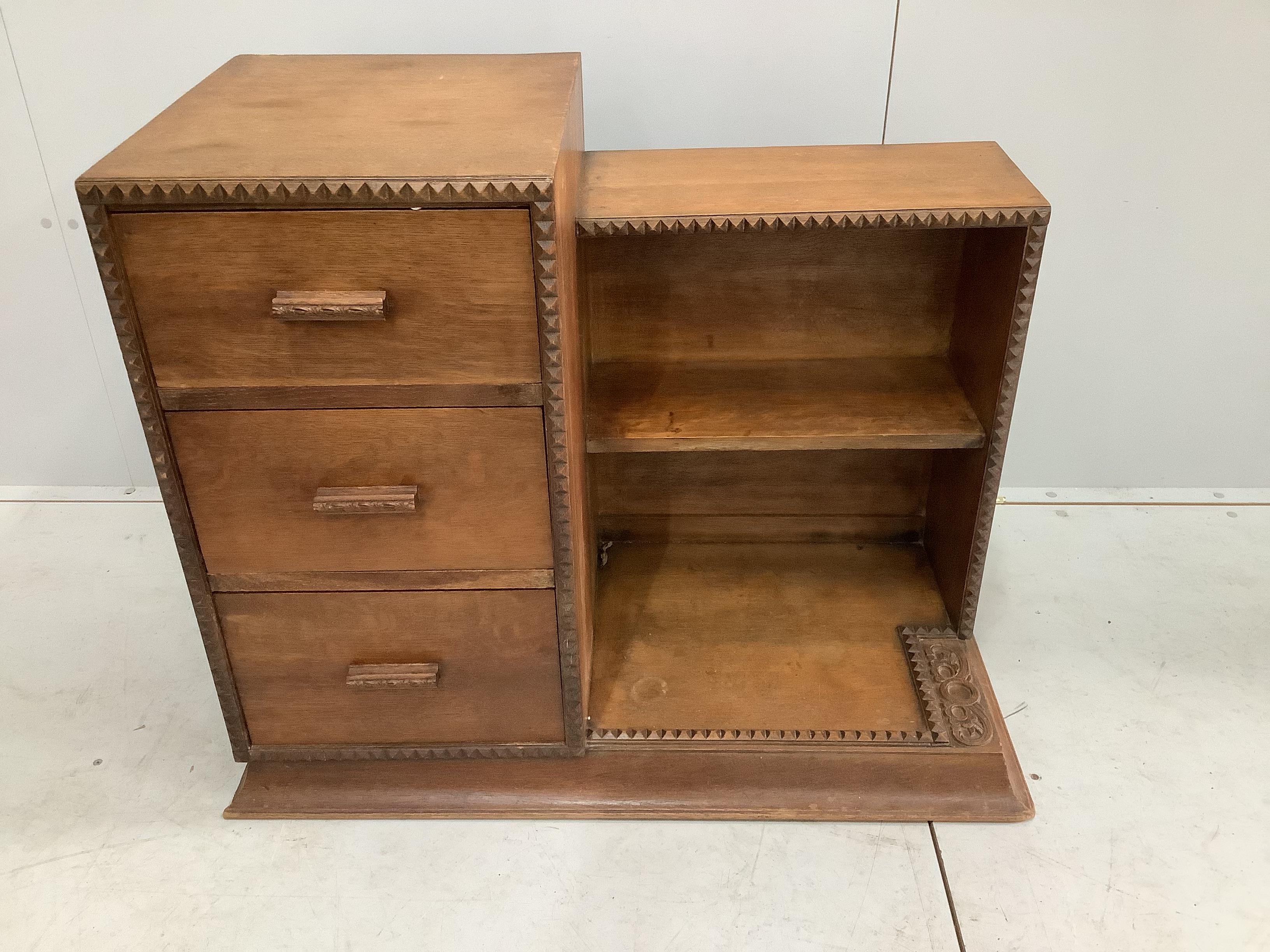 An Art Deco oak bedside chest combined bookcase, width 90cm, depth 45cm, height 77cm                                                                                                                                        