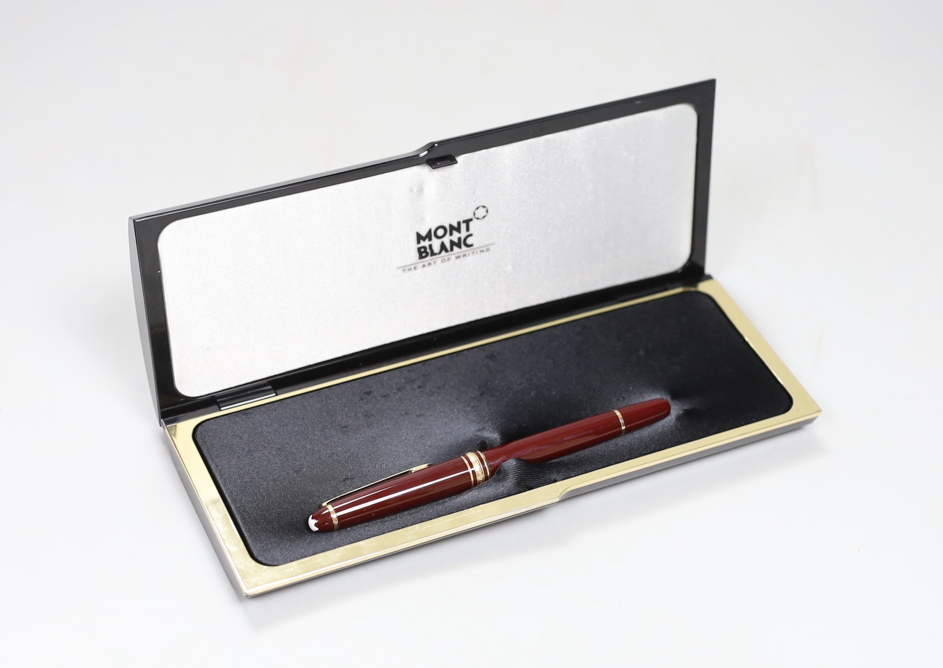 A cased Montblanc Meisterstuck fountain pen 13.5cm                                                                                                                                                                          