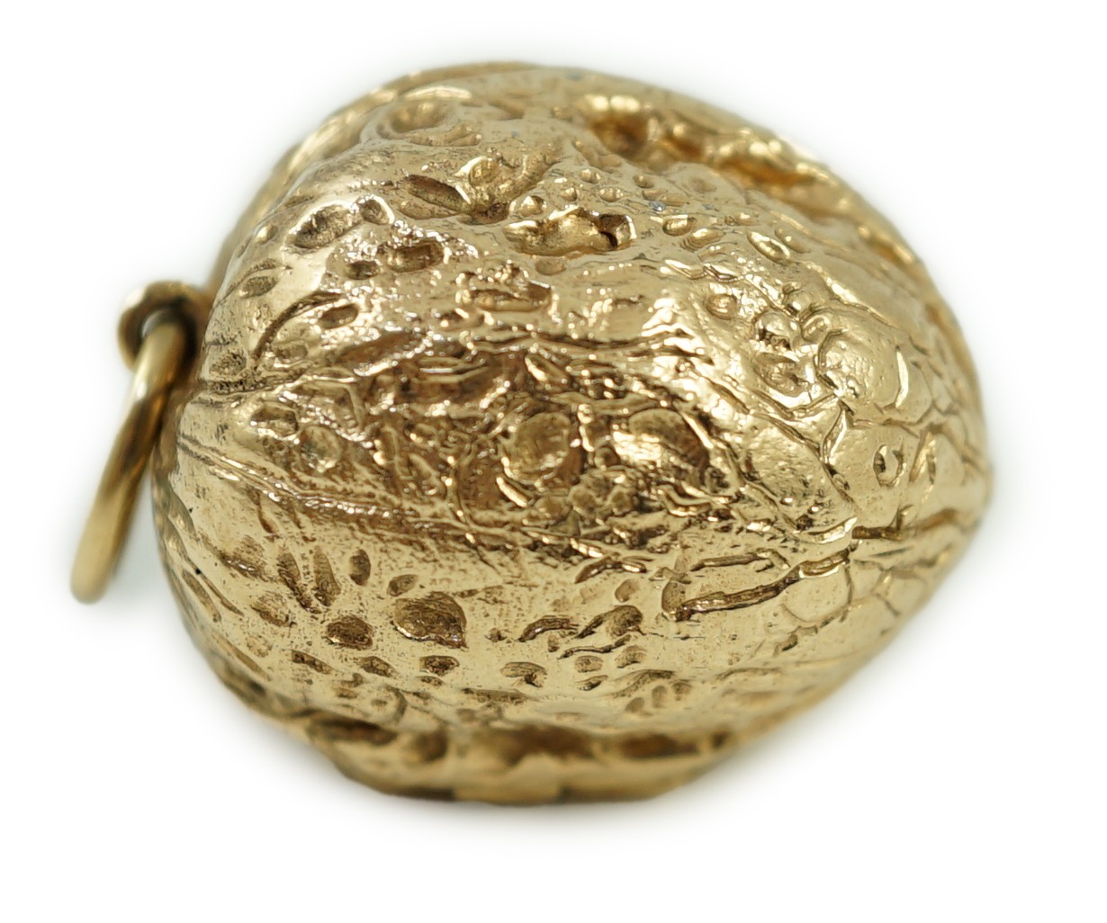 A modern 9ct gold novelty locket pendant, modelled as a walnut, 28mm, 26.7 grams.                                                                                                                                           