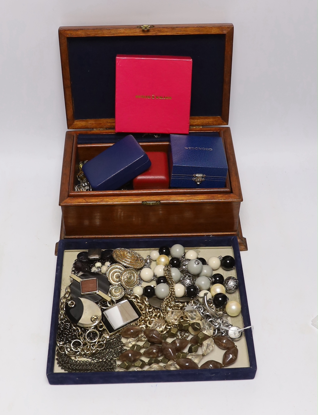 A quantity of assorted mainly costume including Butler & Wilson and other jewellery, etc. including 925 and silver.                                                                                                         