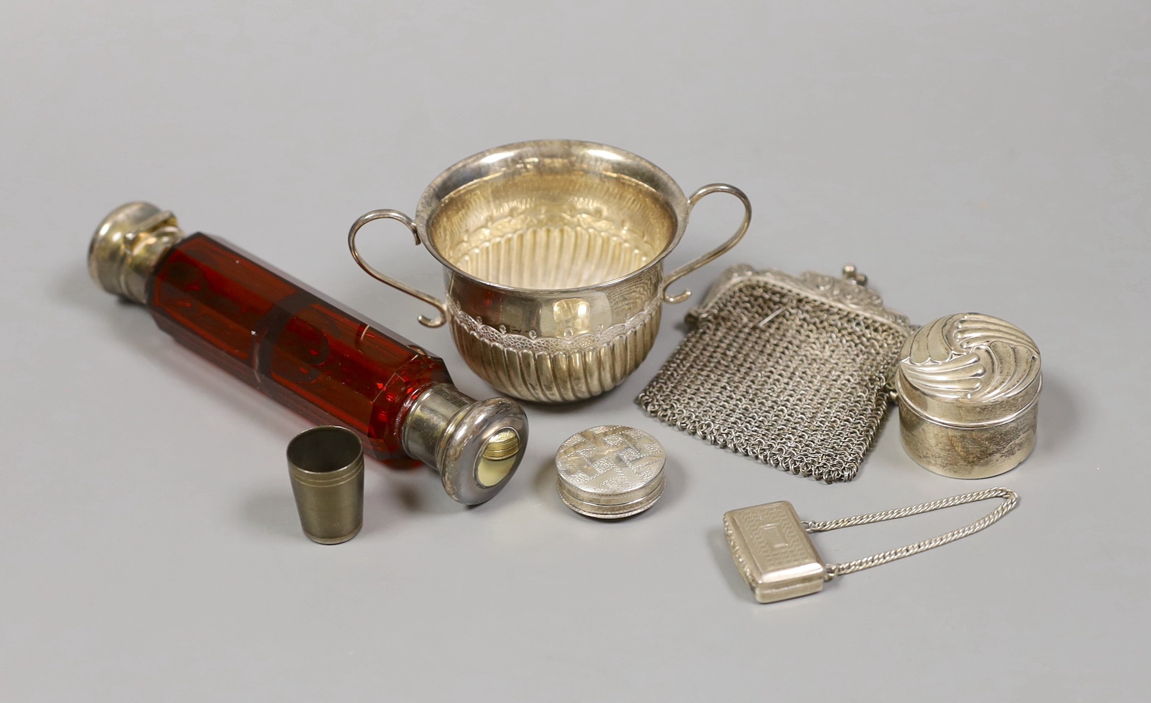 A George III engraved silver circular pill box and cover, Samuel Pemberton, Birmingham, 1803, 27mm, a George IV silver vinaigrette, Birmingham, 1825, a late Victorian small silver box and cover, a sterling porringer and 