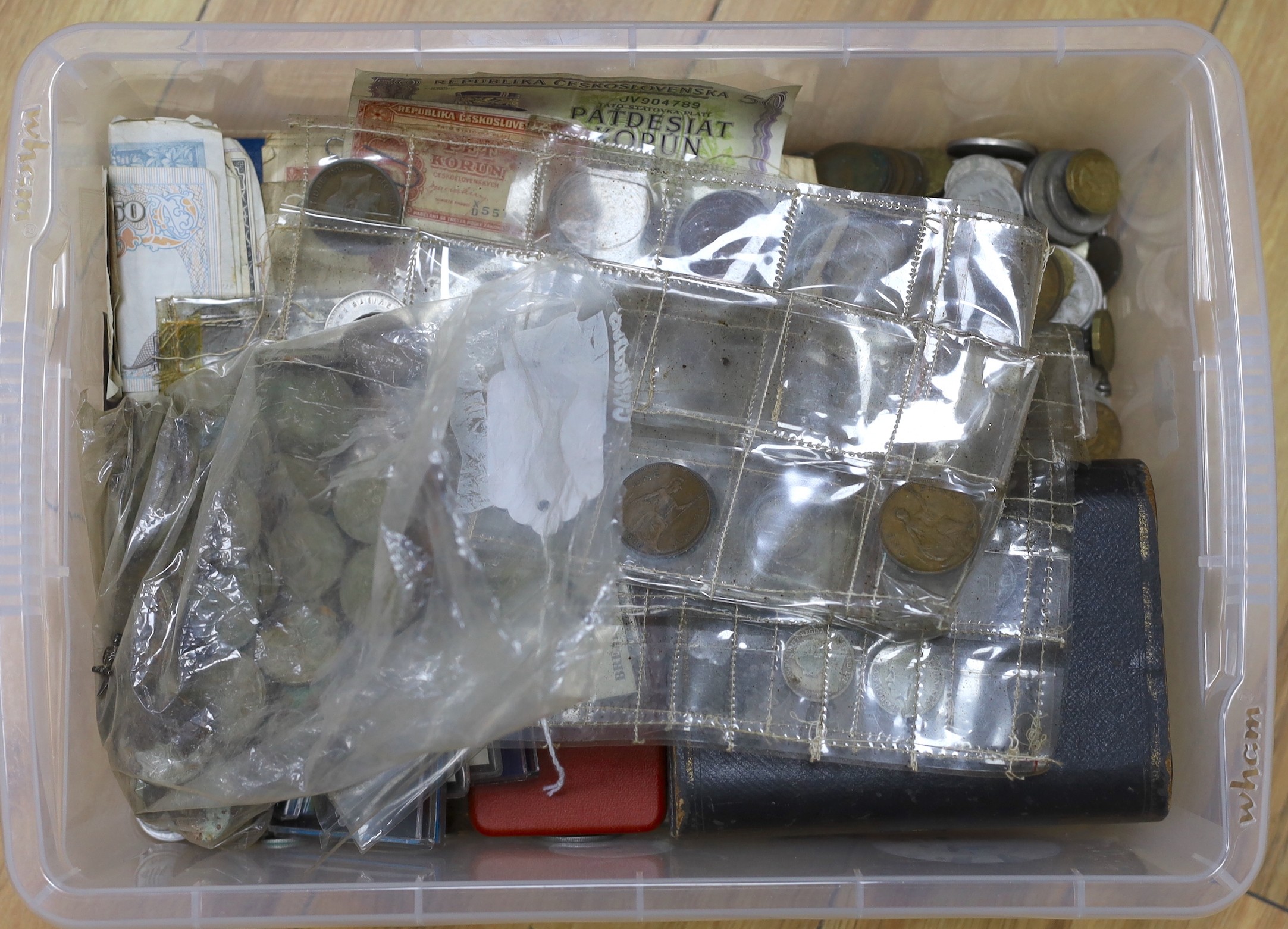 A group of UK coins including a William IV halfcrown, 1836, about VF, a GIII halfcrown, 1814, F, three propelling pencils, commemorative medals, etc.                                                                       
