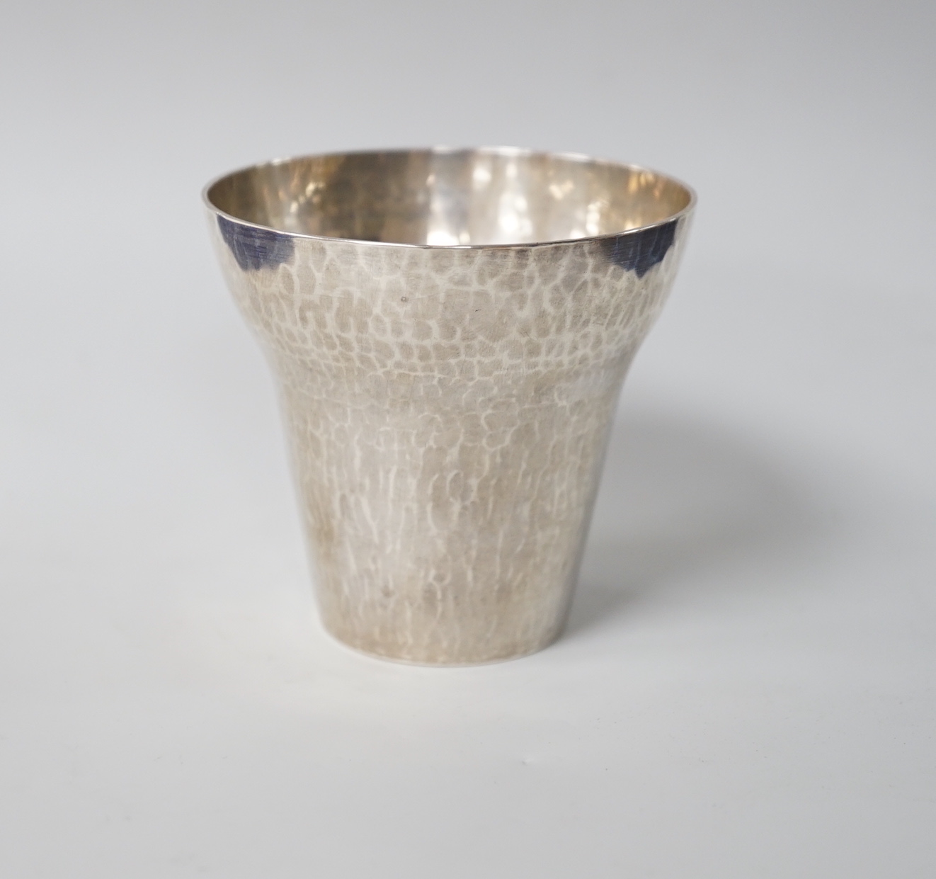 A George V planished silver tumbler cup, makers initial ACP (Alfred Charles Pruden), London 1931, 117 grams                                                                                                                 