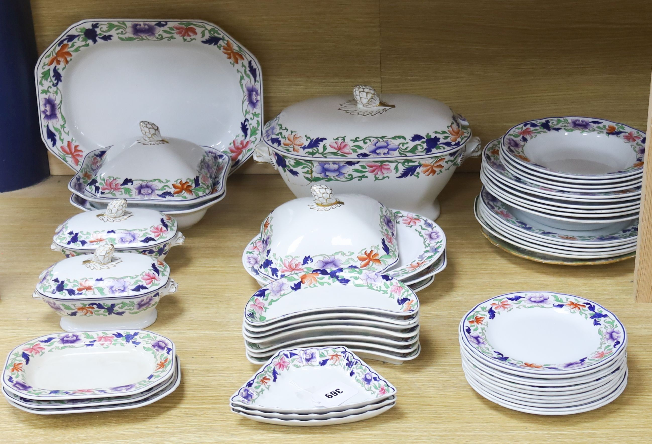 A Copeland Spode dinner service                                                                                                                                                                                             