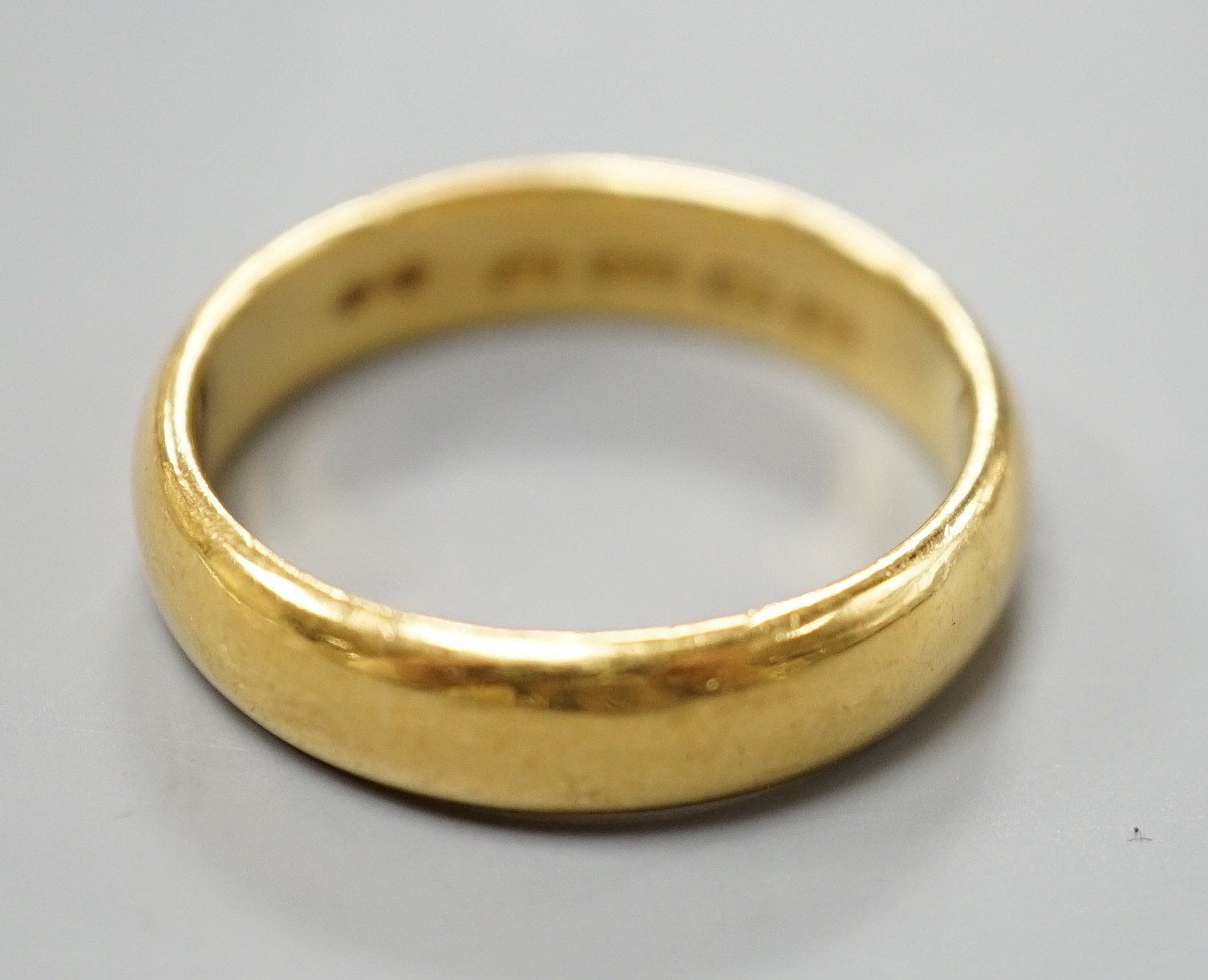 A George V 22ct gold wedding band, size R/S, 8.5 grams.                                                                                                                                                                     