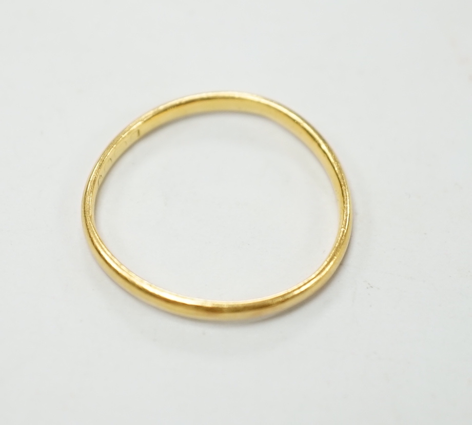 A small 22ct gold wedding band, size O, 1.8 grams.                                                                                                                                                                          