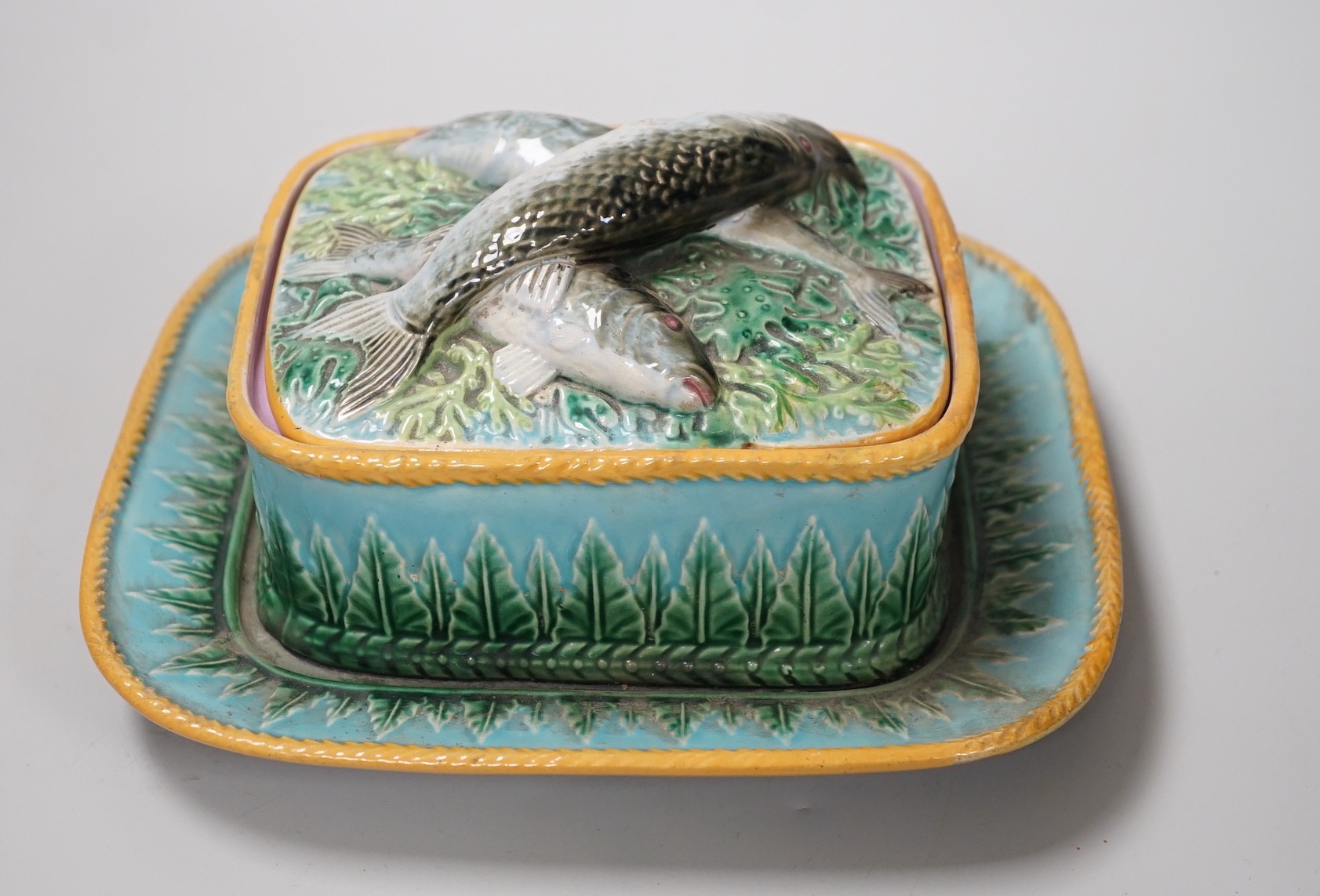 A George Jones majolica sardine dish and cover, 20.5cm                                                                                                                                                                      