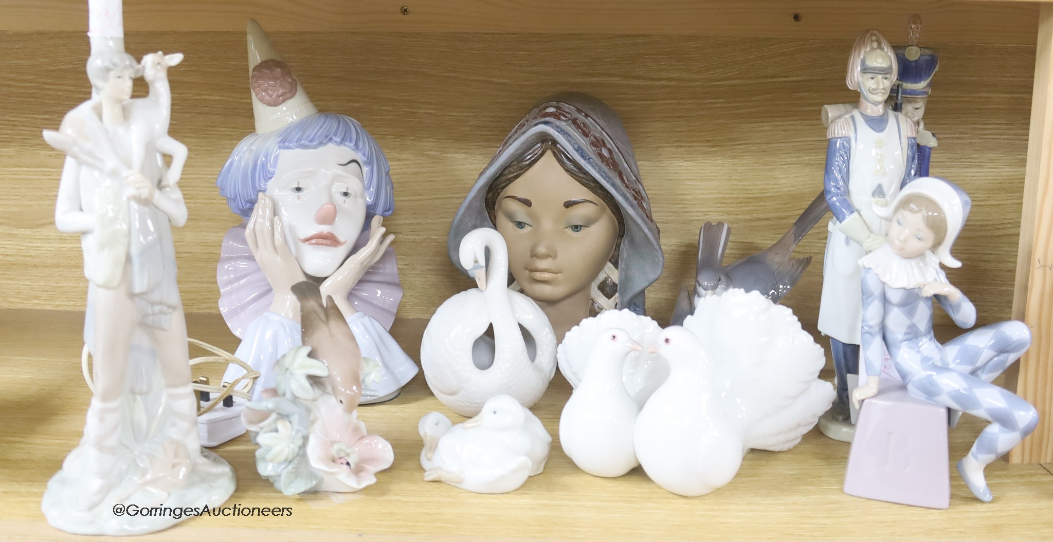 Two Lladro heads and other Lladro pieces                                                                                                                                                                                    