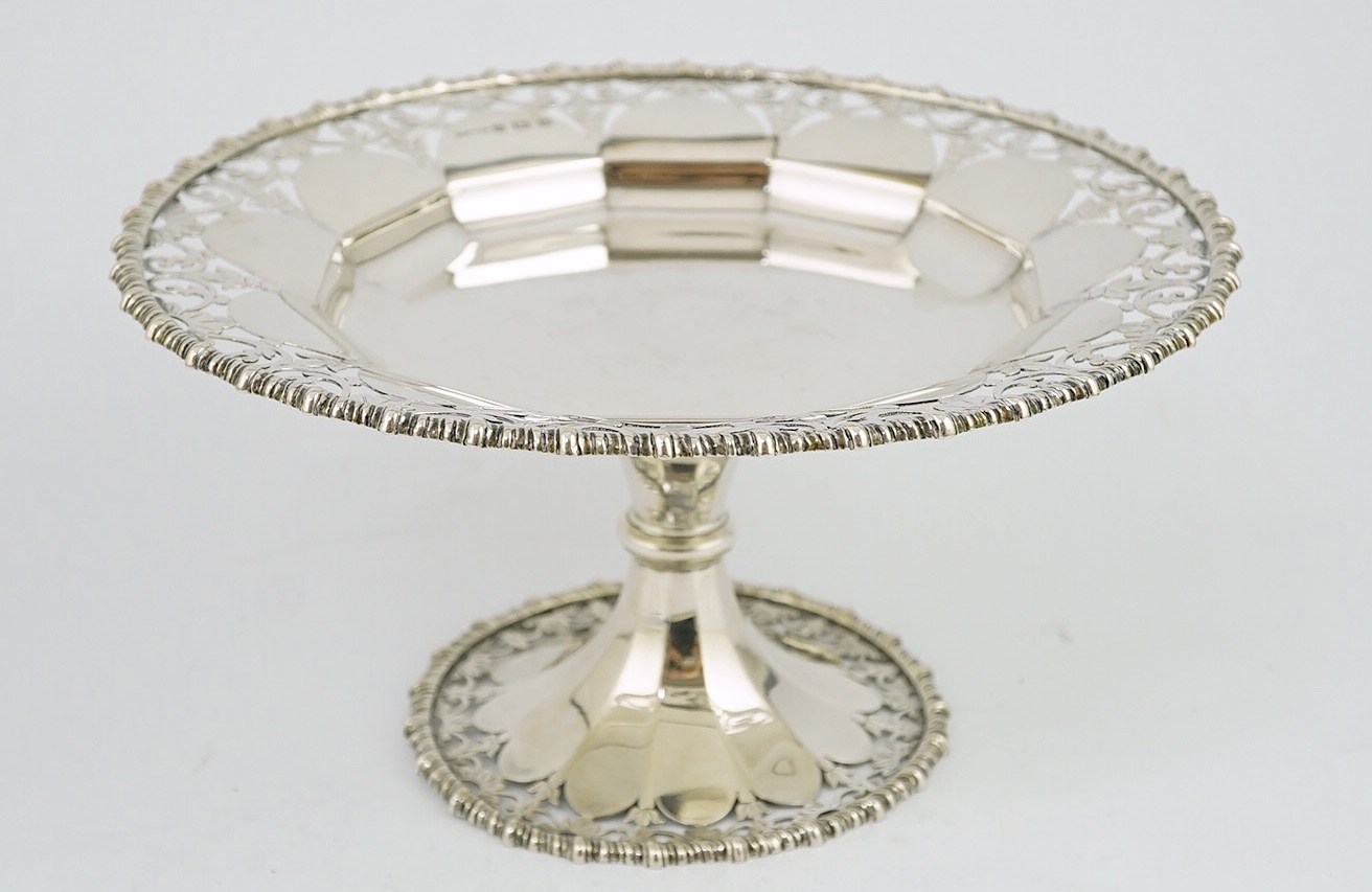 A George V silver tazza, maker’s mark worn, Birmingham 1916, 566g. Condition - fair                                                                                                                                         