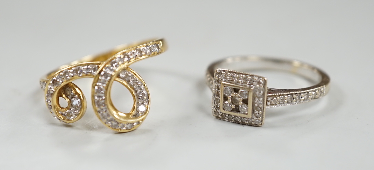 A modern 18ct gold and diamond chip set double scroll ring, size M and a modern 18ct white gold and diamond chip set square cluster ring, with diamond chip set shoulders, size G/H, gross weight 5.6 grams.                