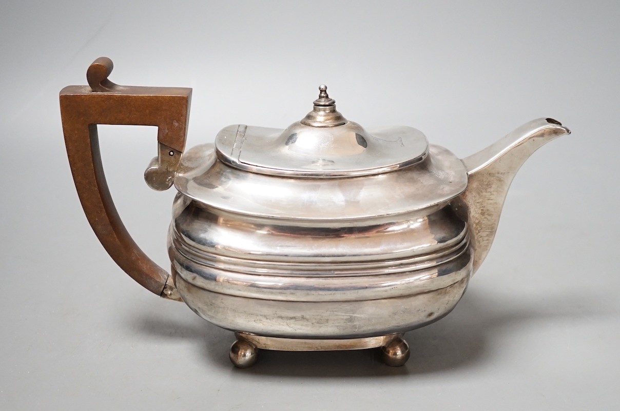 A George III silver teapot by Soloman Hougham, London, 1812, gross 16oz.                                                                                                                                                    