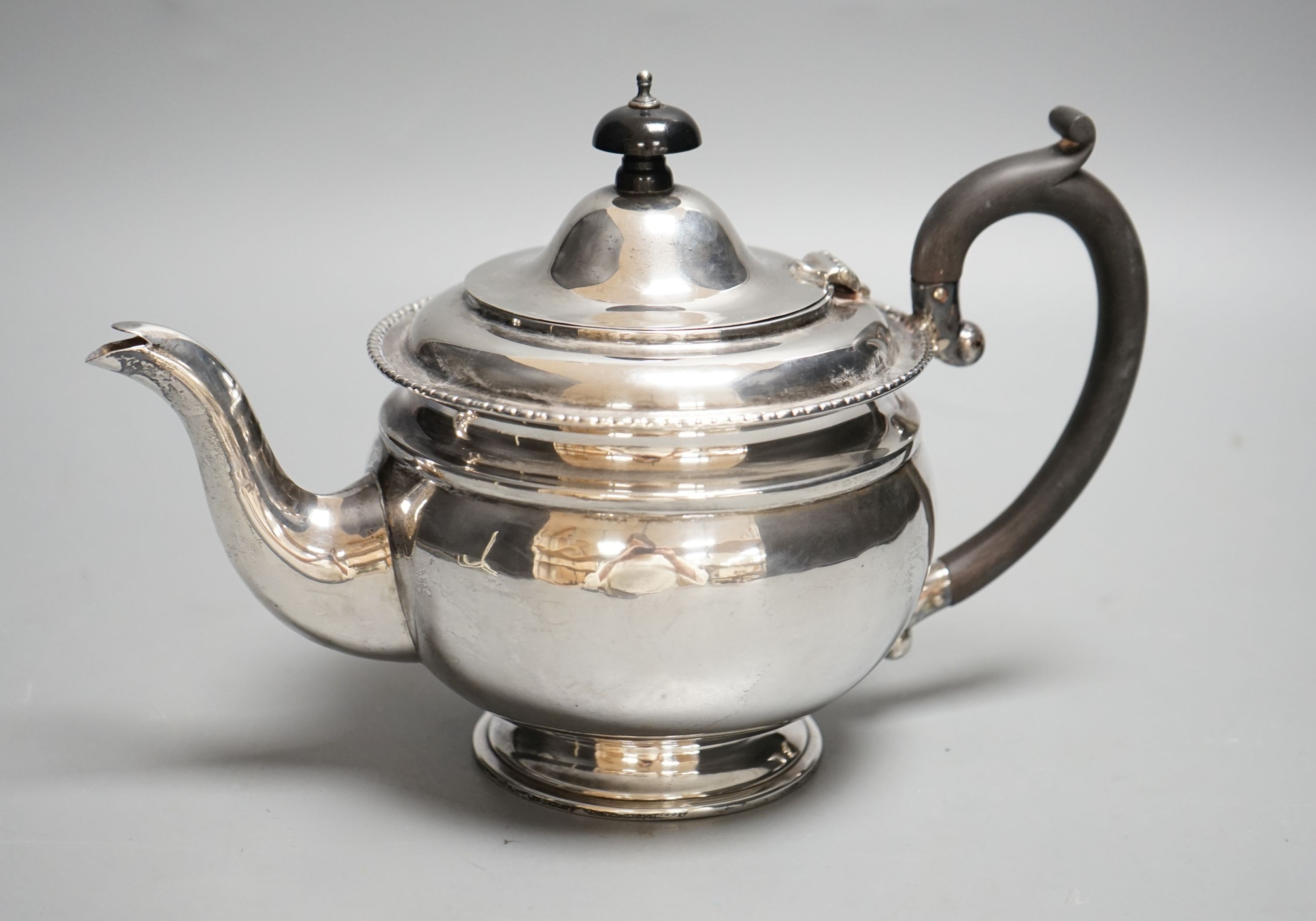 A George V silver teapot, marks rubbed, gross 13oz.                                                                                                                                                                         
