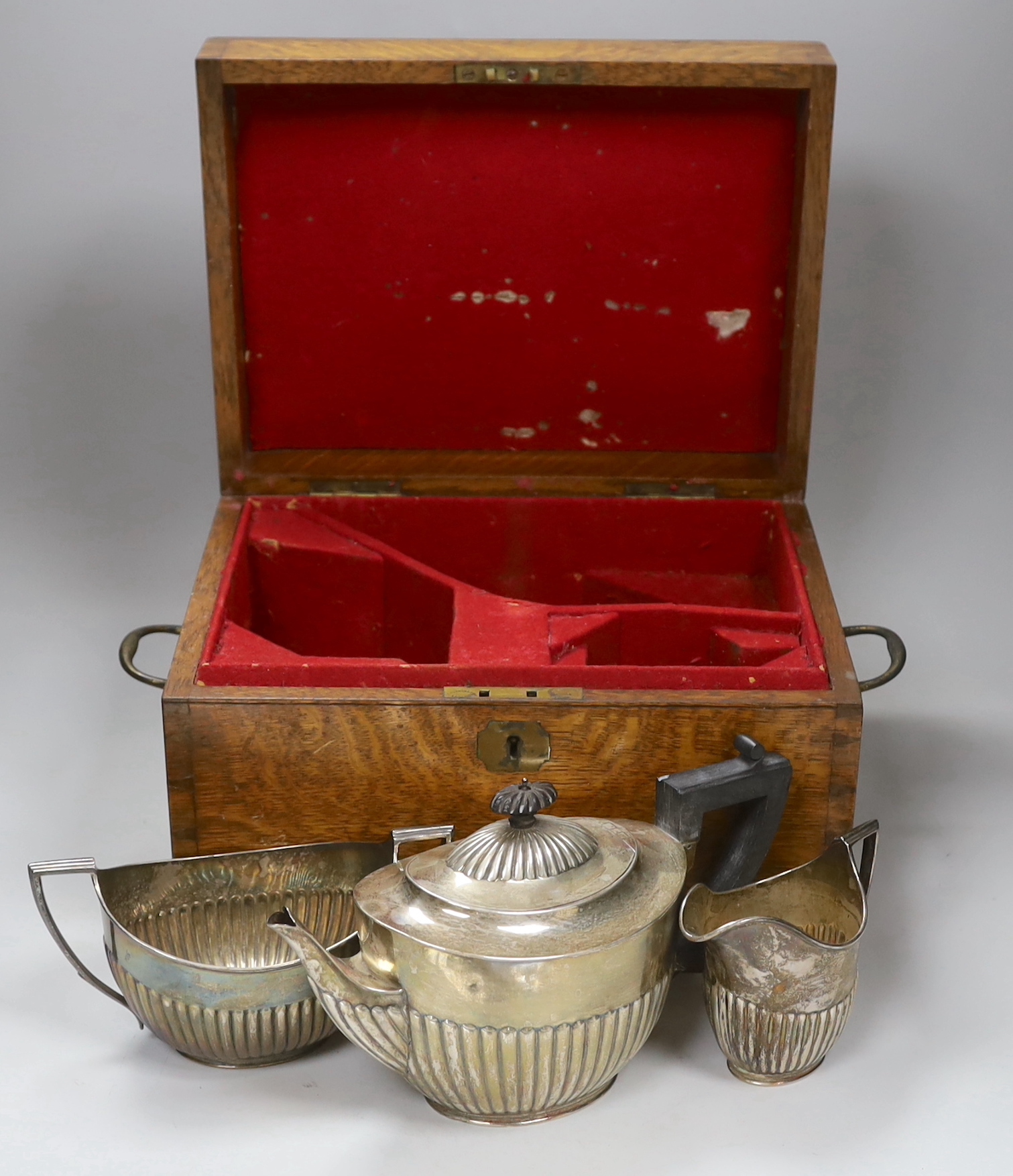 A Victorian demi-fluted oval silver three piece tea set by William & John Barnard, London, 1886, gross weight 30.5oz, in fitted oak two handled box.                                                                        