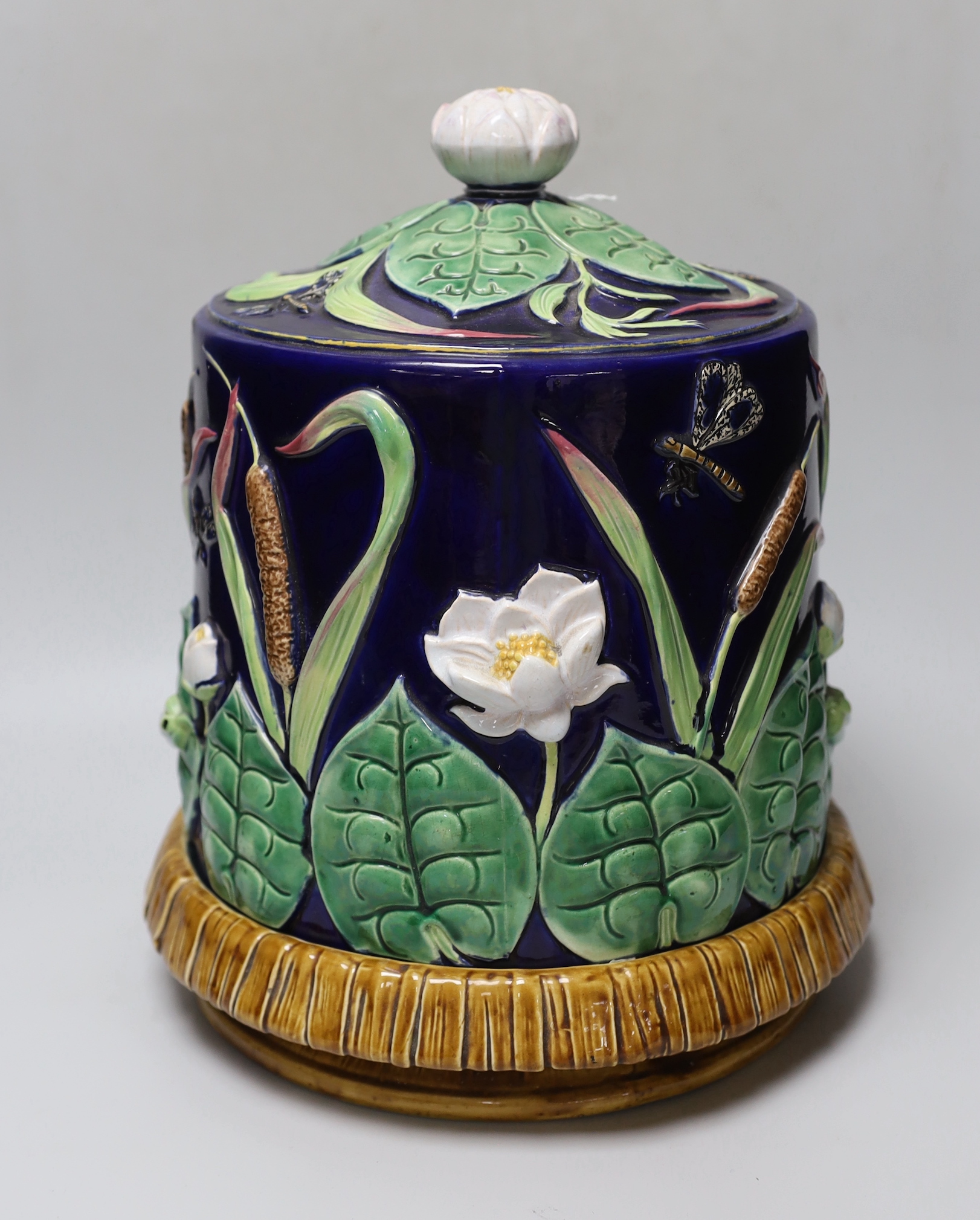 A George Jones majolica lily pond stilton dish and stand                                                                                                                                                                    