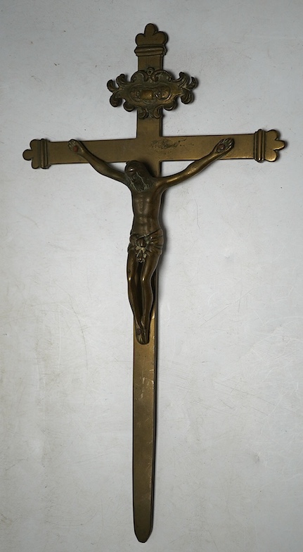 An 18th century Spanish bronze crucifix commemorating the papal visit of Pope Clementine XIII in 1762, 33.5cm long. Condition - fair                                                                                        