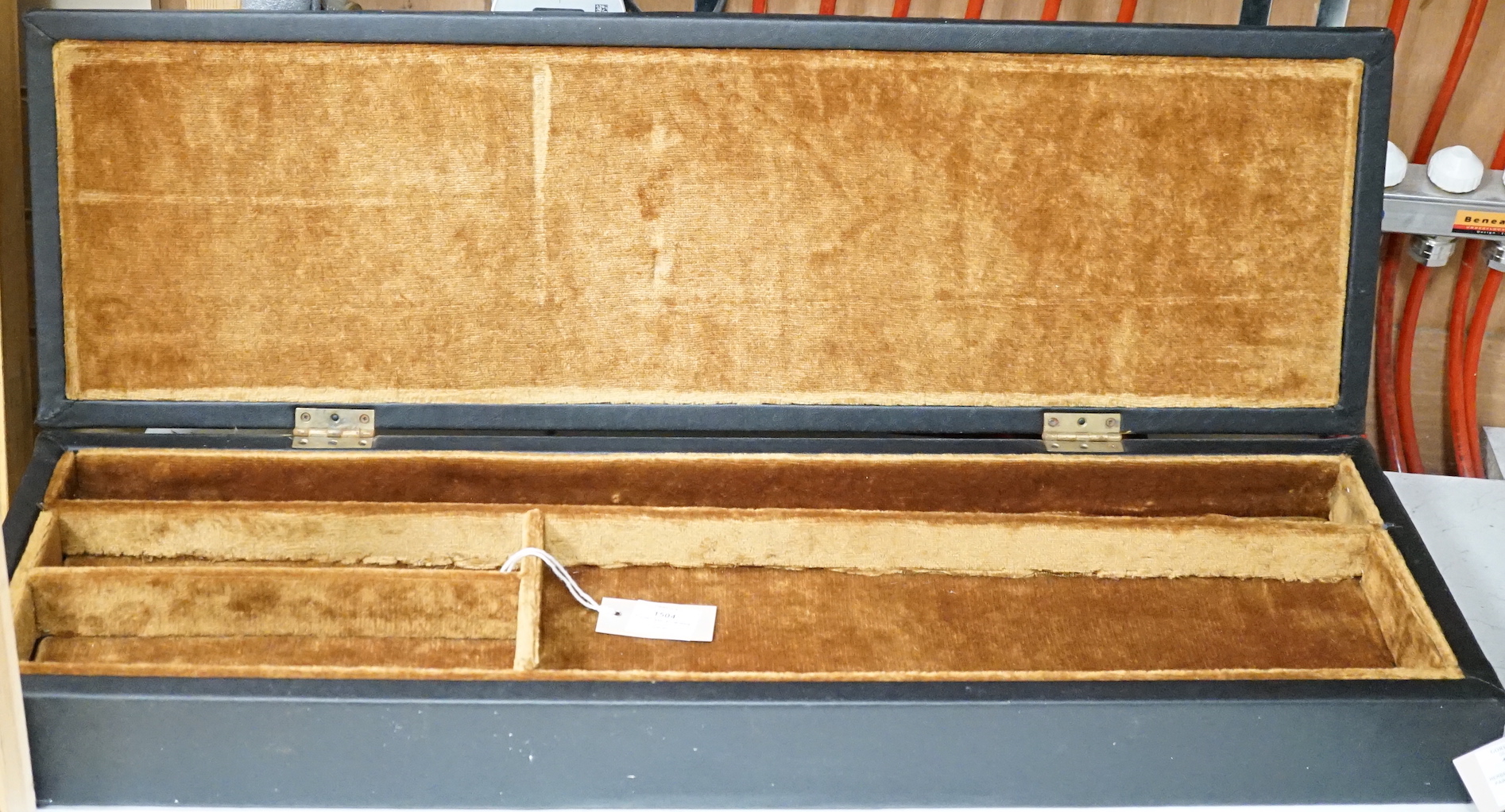 A gun case, 87cm wide                                                                                                                                                                                                       