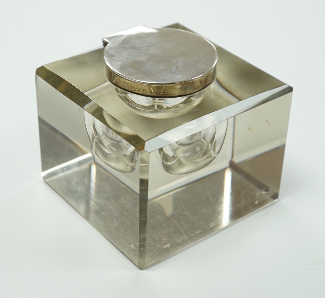 A George V silver mounted glass square inkwell, John Grinsell & Sons, Birmingham, 1925, width 10.1cm.                                                                                                                       