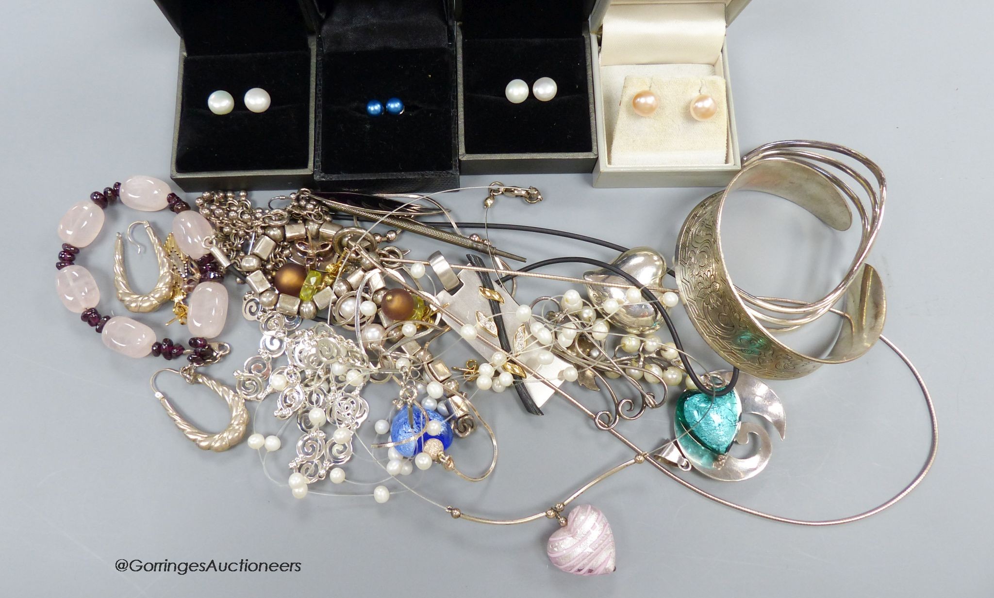 A group of mixed silver and assorted jewellery                                                                                                                                                                              