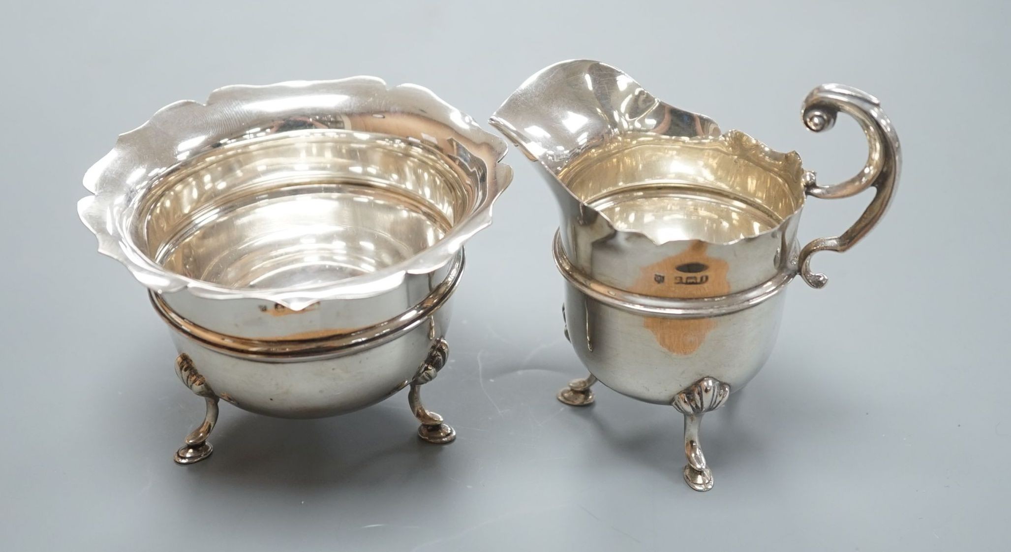 A George V silver cream jug and sugar bowl, C.S. Green & Co, Birmingham, 1910, 131 grams.                                                                                                                                   