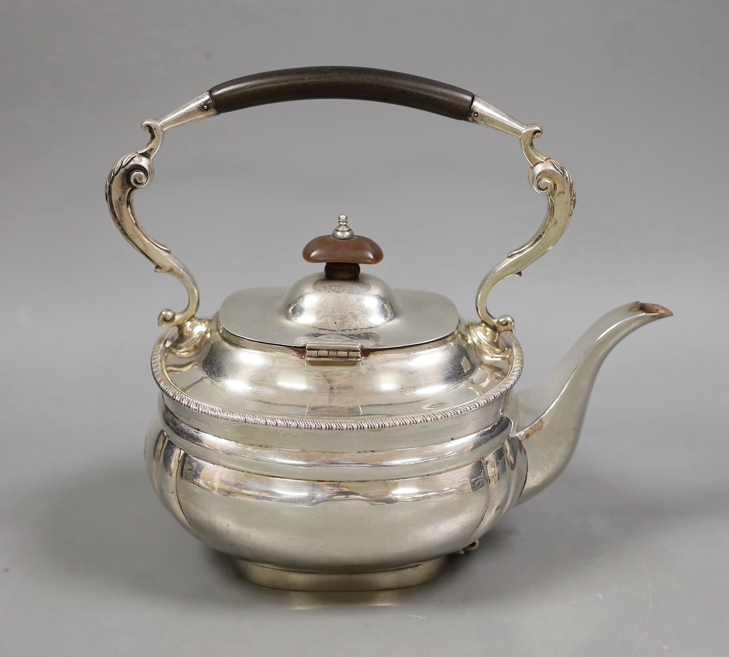 A George V silver tea kettle, lacking stand and burner, Charles Stuart Harris & Sons, London, 1911, gross 22.7oz.                                                                                                           