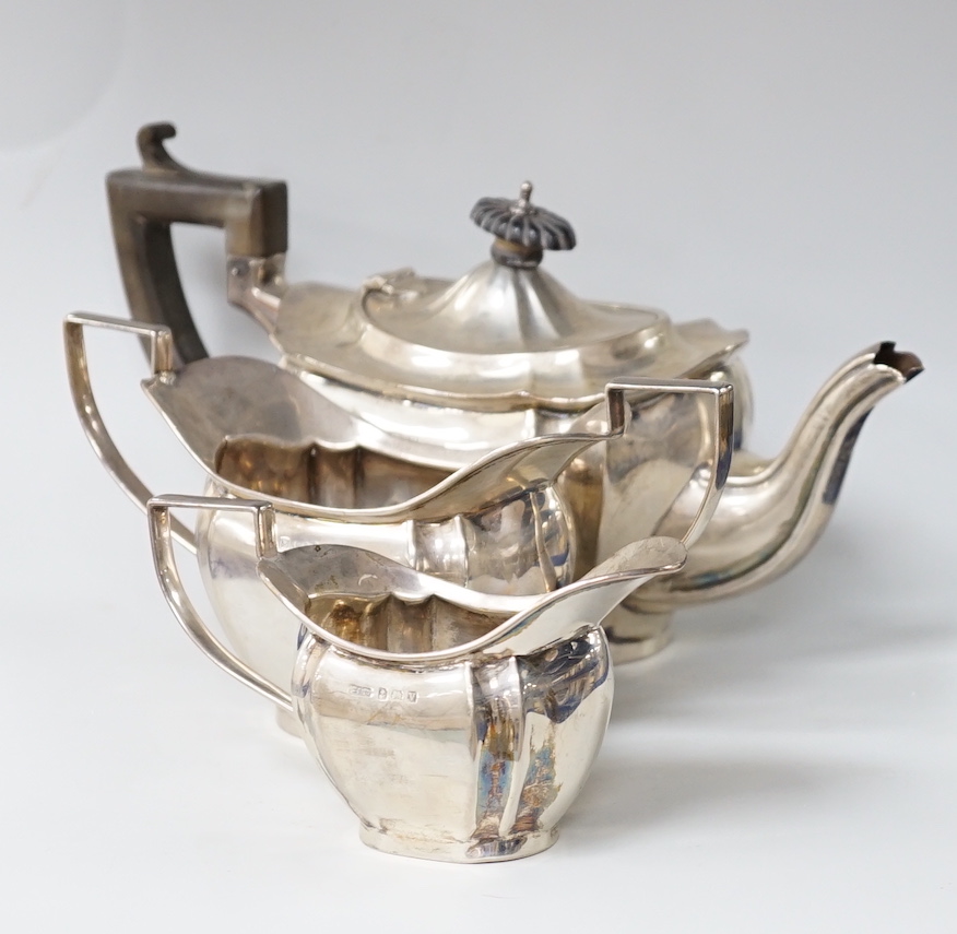 A George V three piece silver teaset, Birmingham 1920, gross 636 grams                                                                                                                                                      