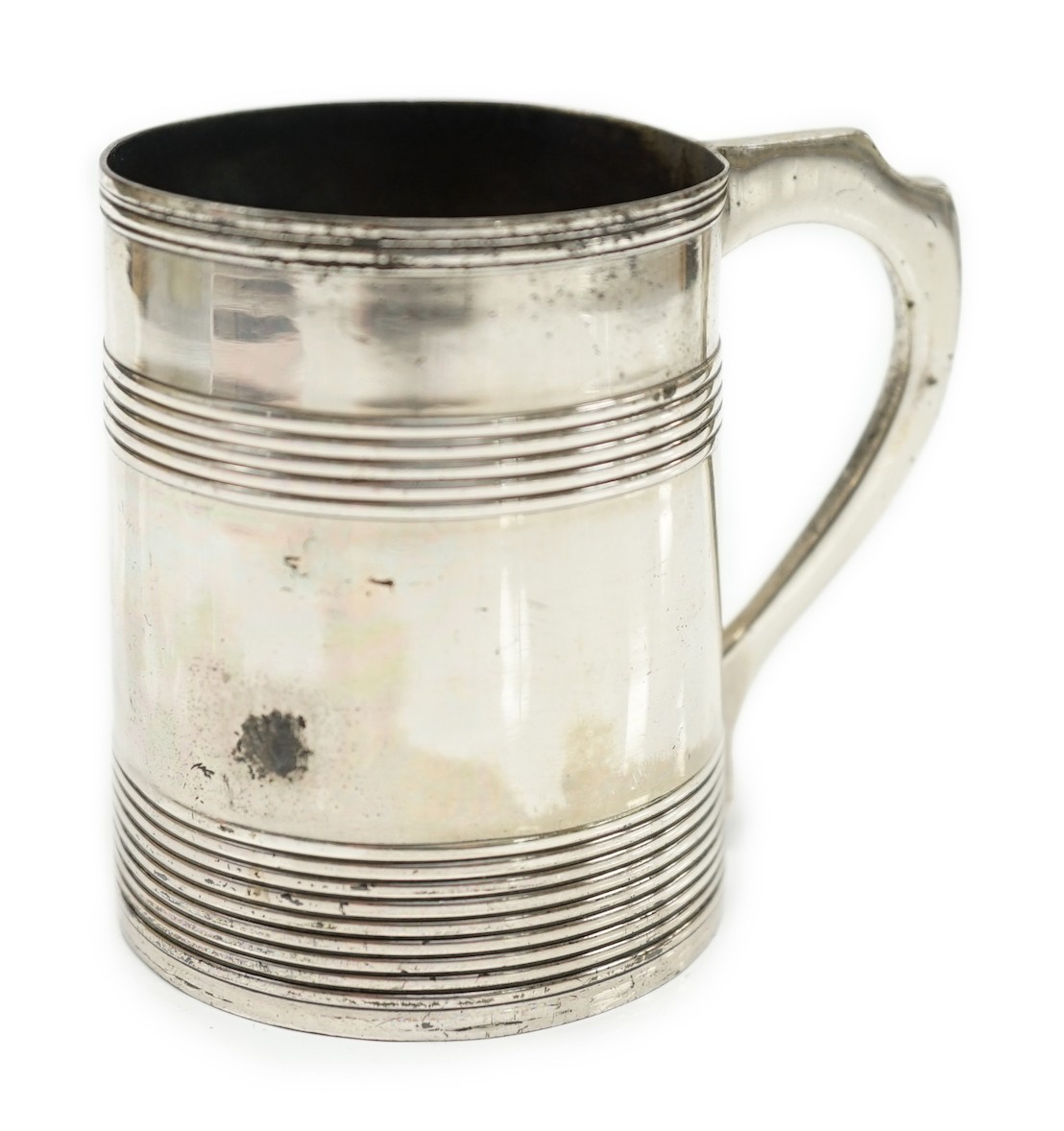 A George III reeded silver small mug, London, 1795, height 70mm, 99 grams.                                                                                                                                                  