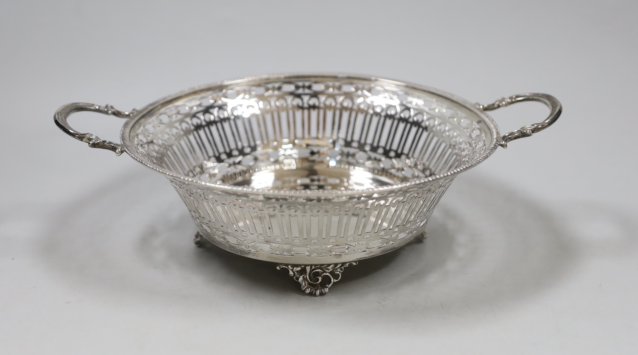 A George V pierced silver two handled bowl, William Hutton & Sons, Sheffield, 1927, 25.2 cm over handles, 9.8oz.                                                                                                            