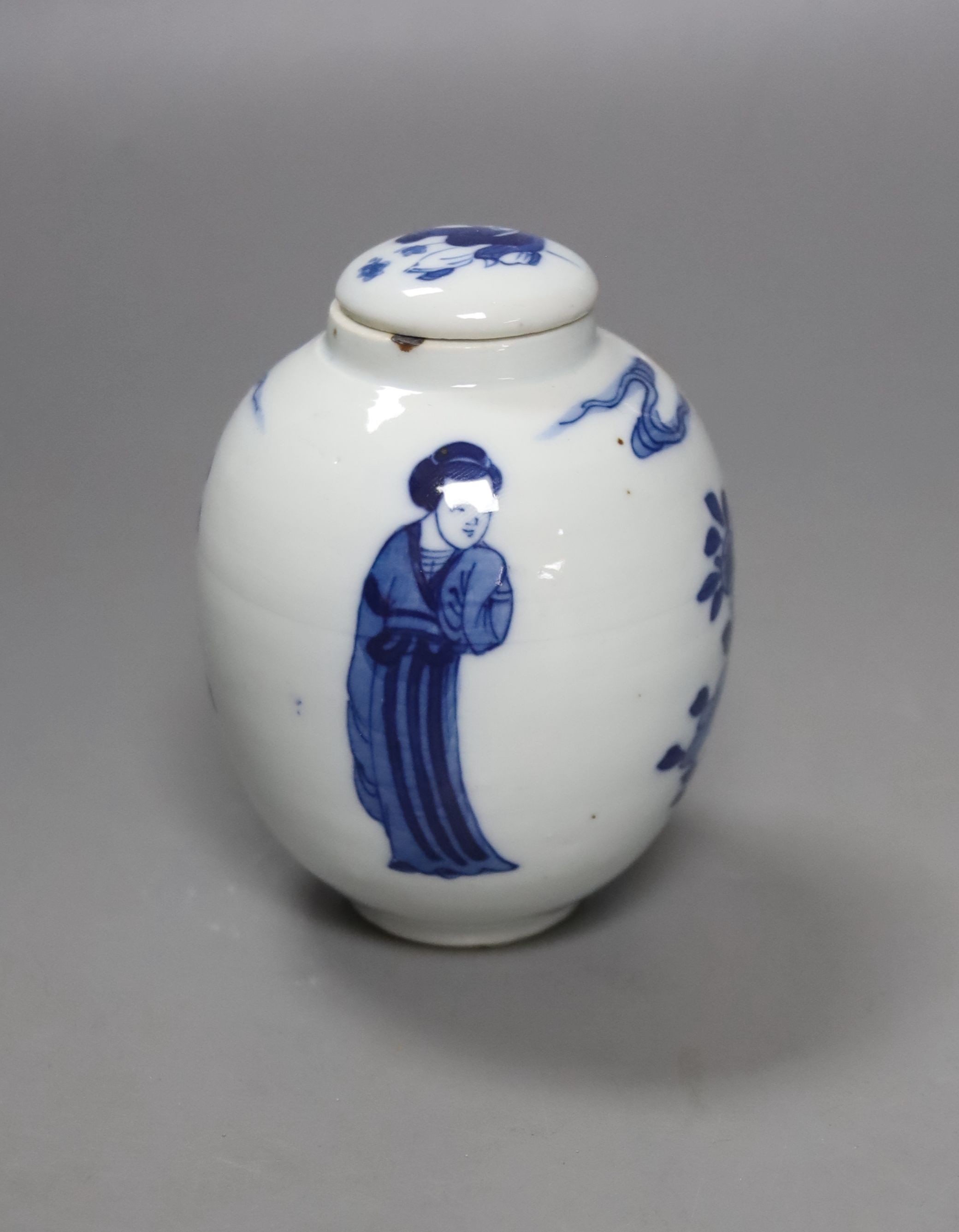 A small Chinese blue and white jar and cover, height 10.5cm                                                                                                                                                                 