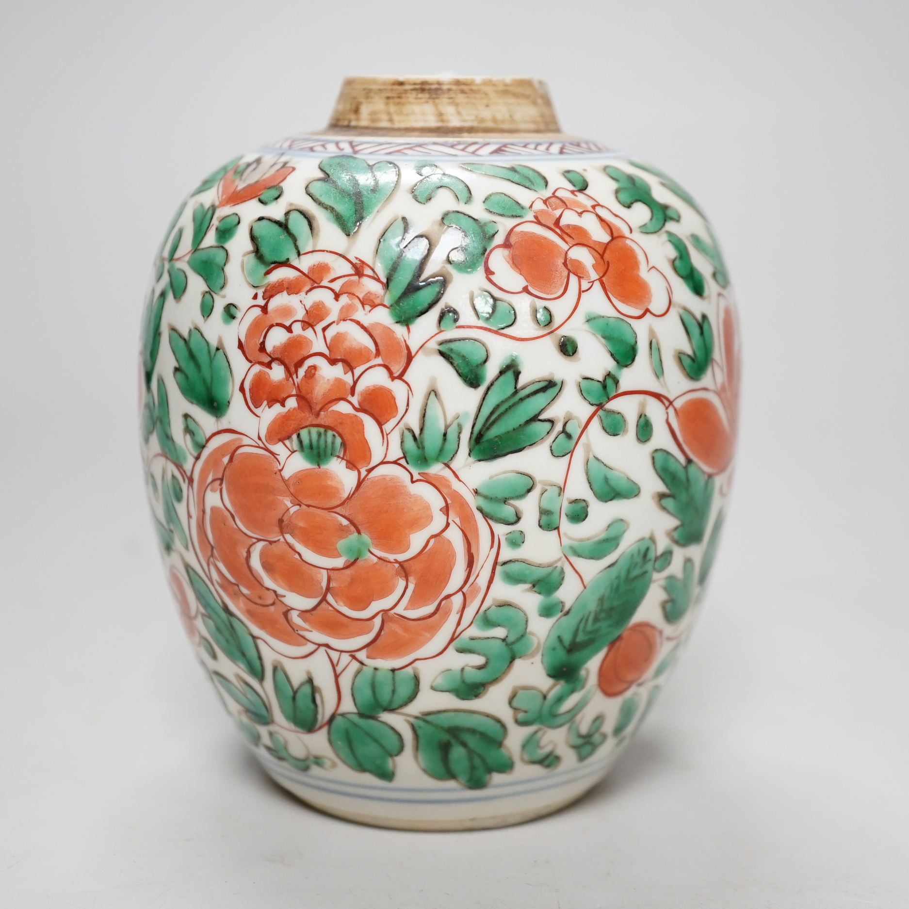 A late 17th century Chinese wucai small jar, 12cm high                                                                                                                                                                      