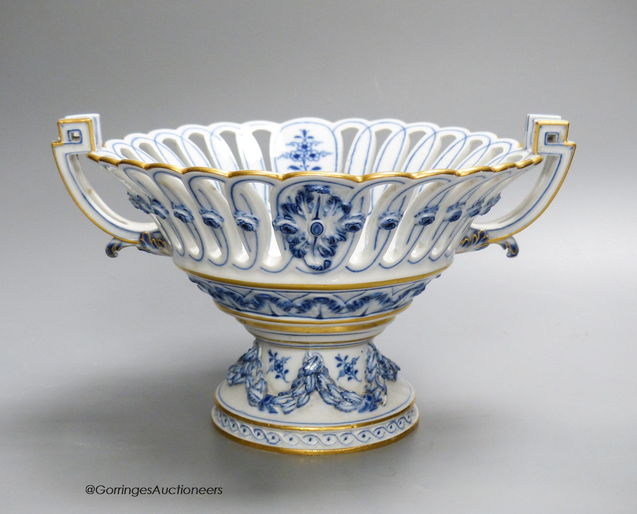 A 19th century Meissen blue and white pedestal bowl, 24cm wide                                                                                                                                                              