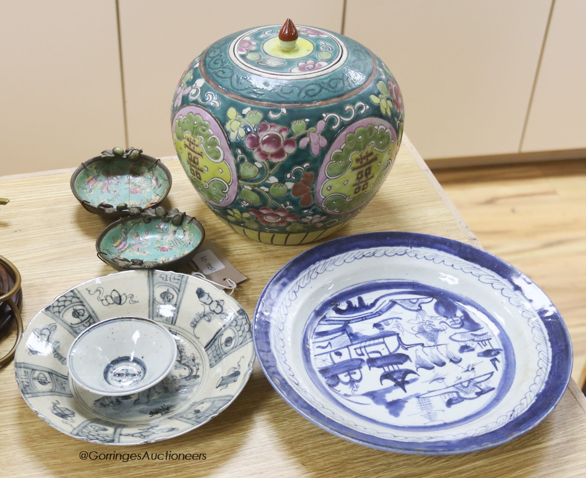 A quantity of mixed Oriental wares                                                                                                                                                                                          