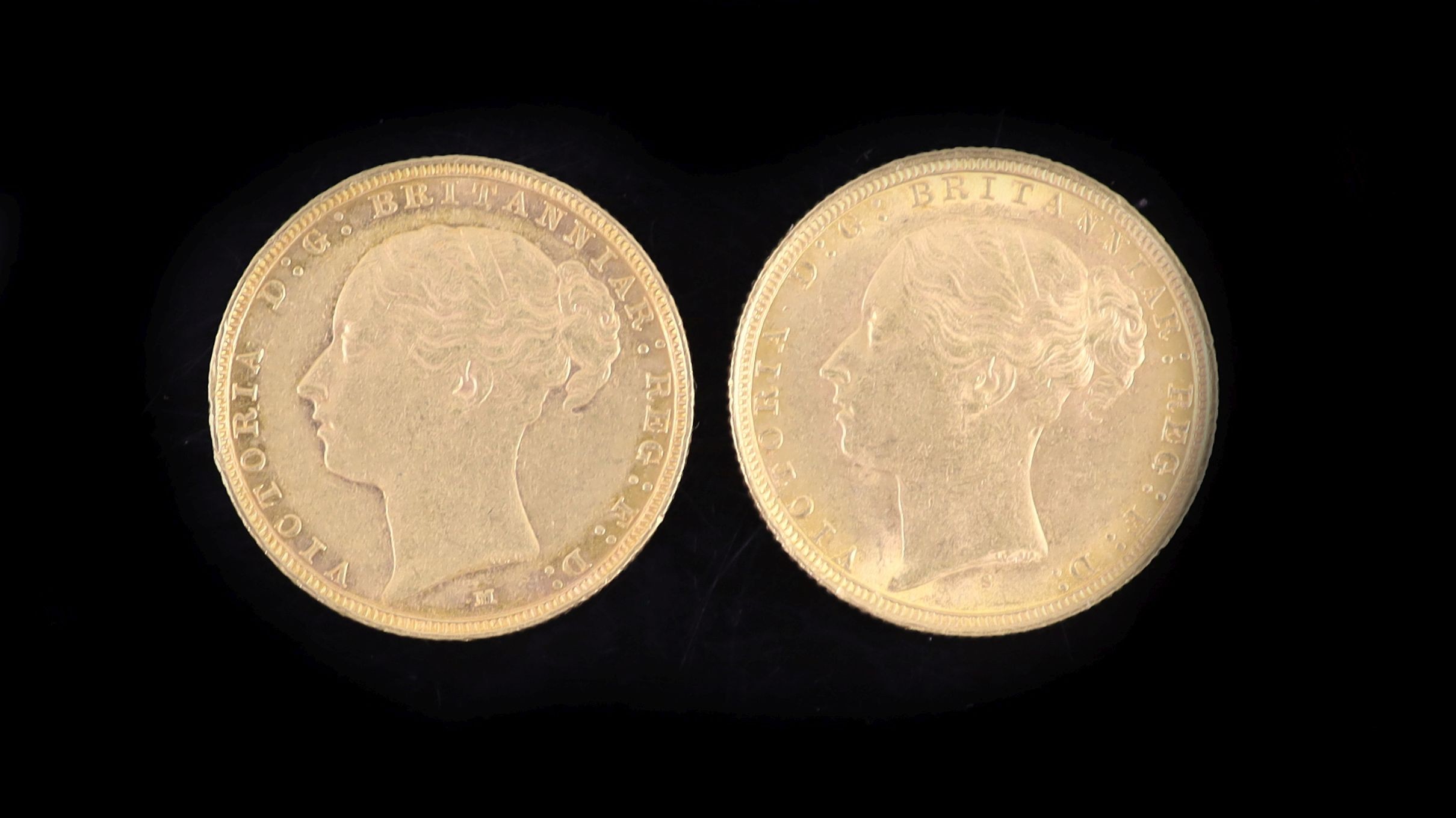 Two Victoria gold sovereigns, 1884S, VF and 1886M, NVF                                                                                                                                                                      