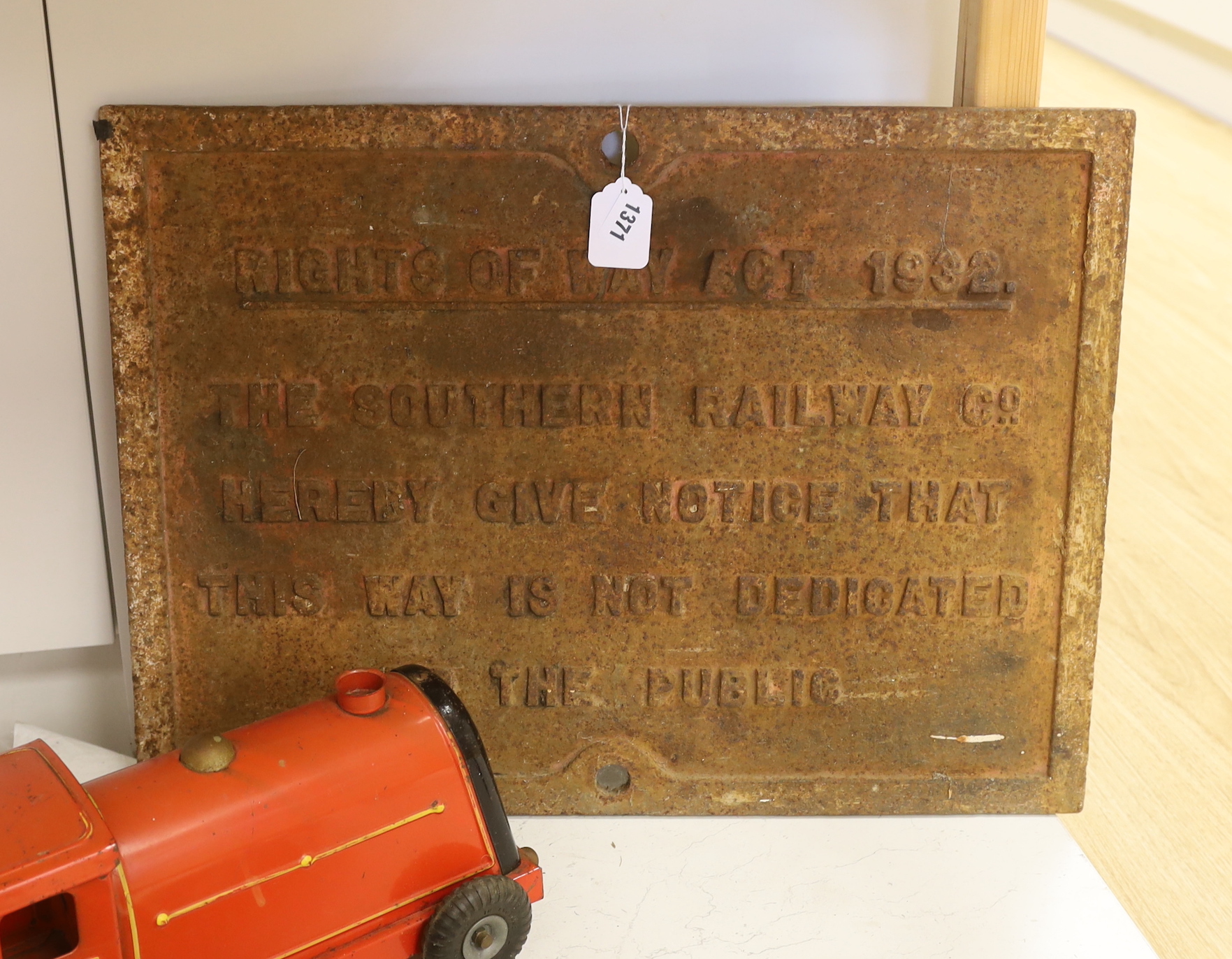 A Southern Railway Rights of Way Act 1932 rectangular cast iron sign, 64cm x 47cm                                                                                                                                           